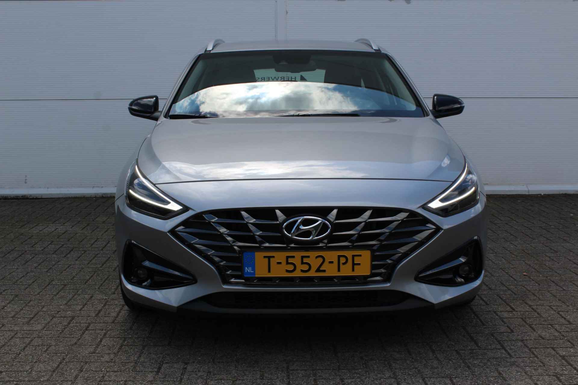 Hyundai i30 Wagon 1.0 T-GDi MHEV Comfort Smart AUTOMAAT / Navigatie + Apple Carplay/Android Auto / Climate Control / Cruise Control / Keyless Entry & Start / Achteruitrijcamera / - 39/42