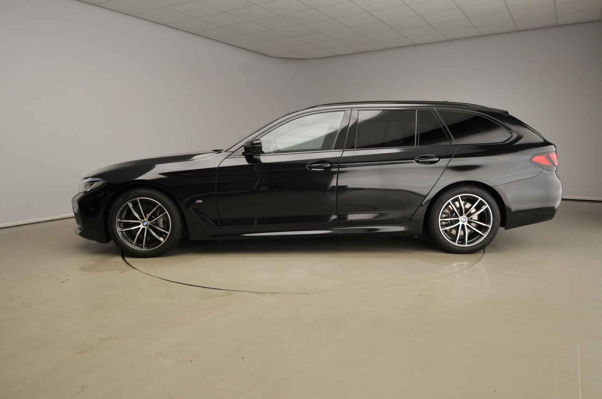 BMW 5 Serie Touring 530d | M-Sportpakket | Laserlicht | Leder | HUD | Schuifdak | Standkachel | Comfortzetels | DAB | Hifi speakers | Alu 19 inch - 3/53