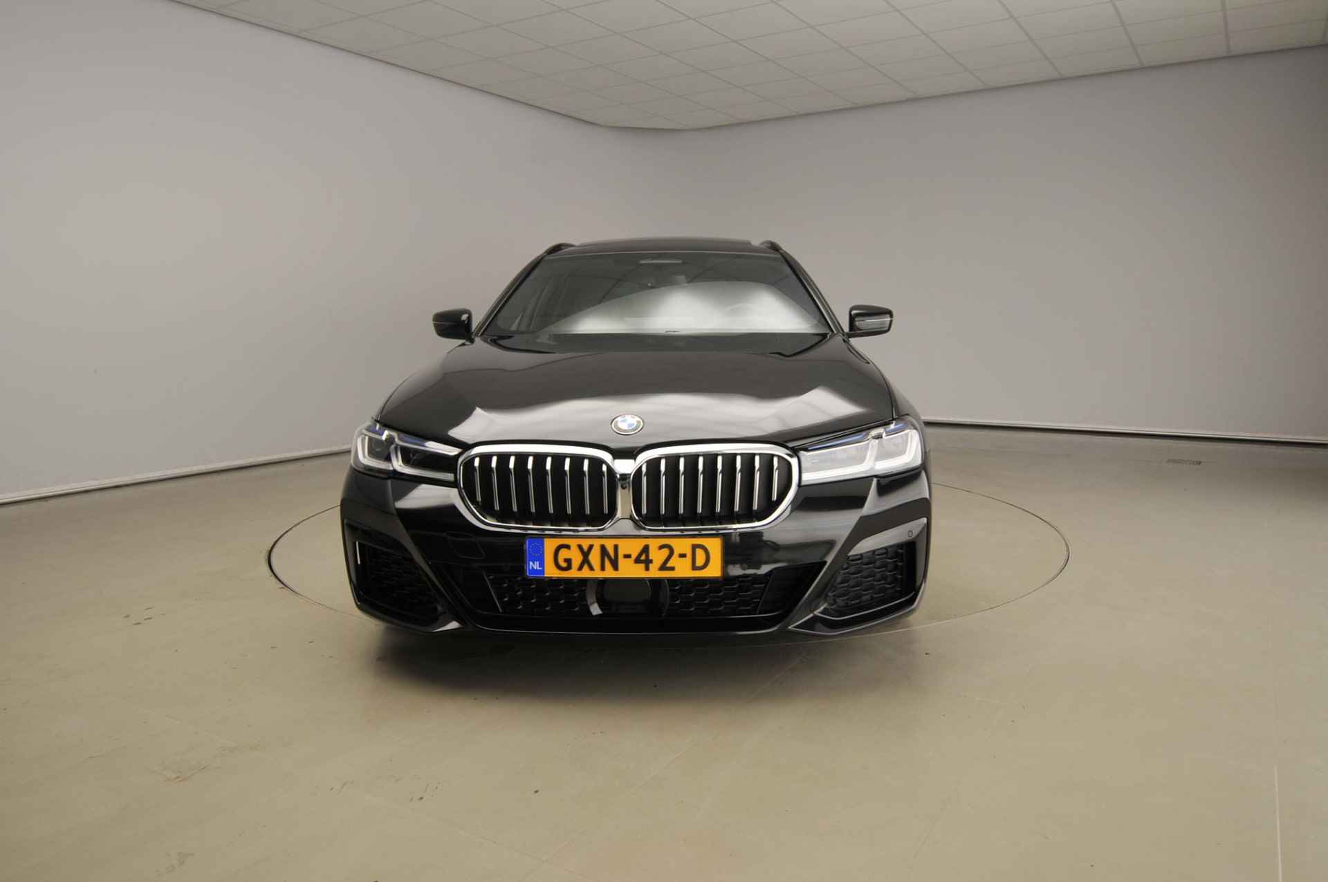 BMW 5 Serie Touring 530d | M-Sportpakket | Laserlicht | Leder | HUD | Schuifdak | Standkachel | Comfortzetels | DAB | Hifi speakers | Alu 19 inch - 6/53