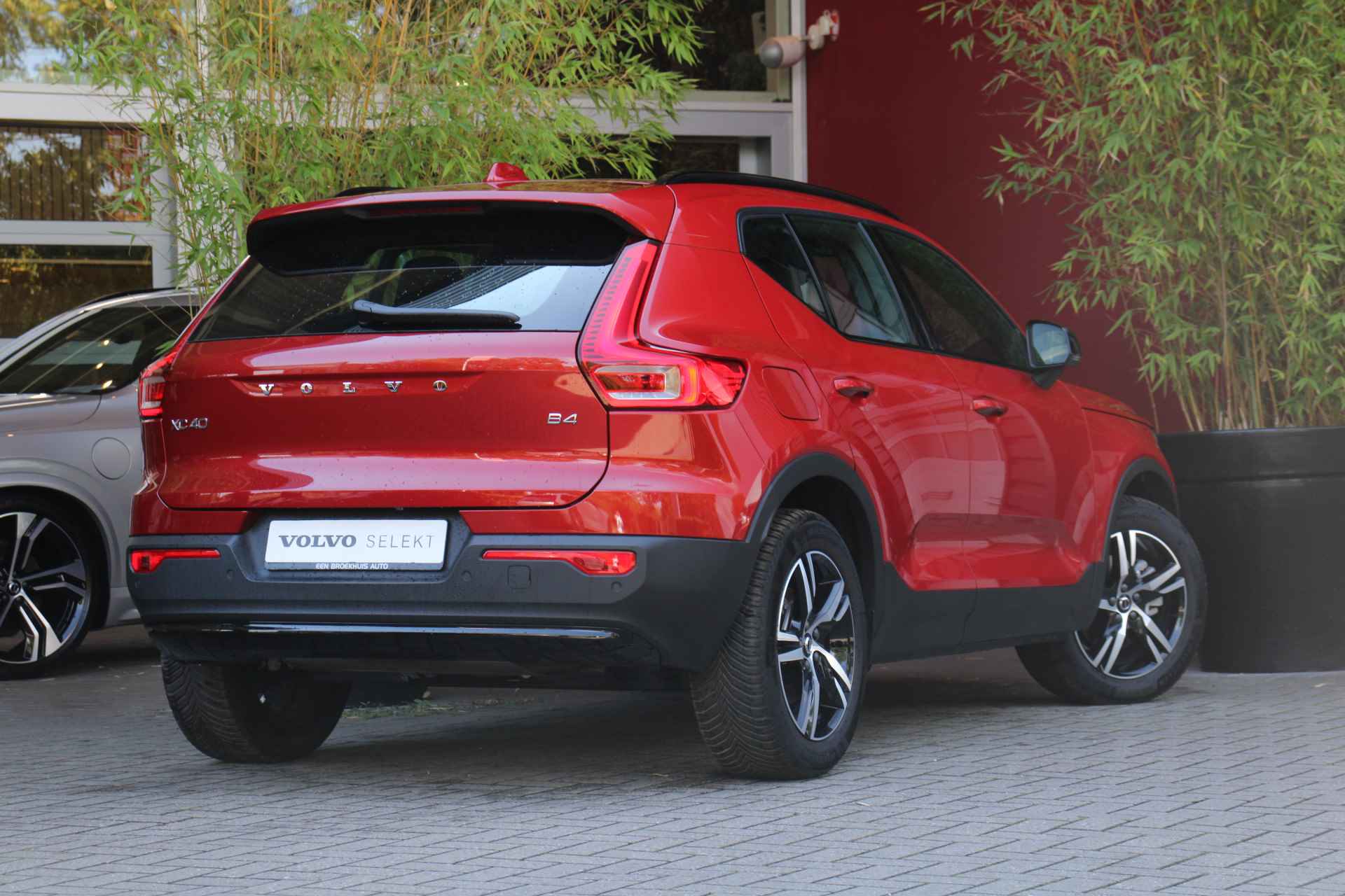 Volvo XC40 2.0 B4 Plus Dark | Adaptive Cruise | BLIS | Trekhaak | Camera | Stuur/stoelverwarming | Keyless | Harman/Kardon - 3/24