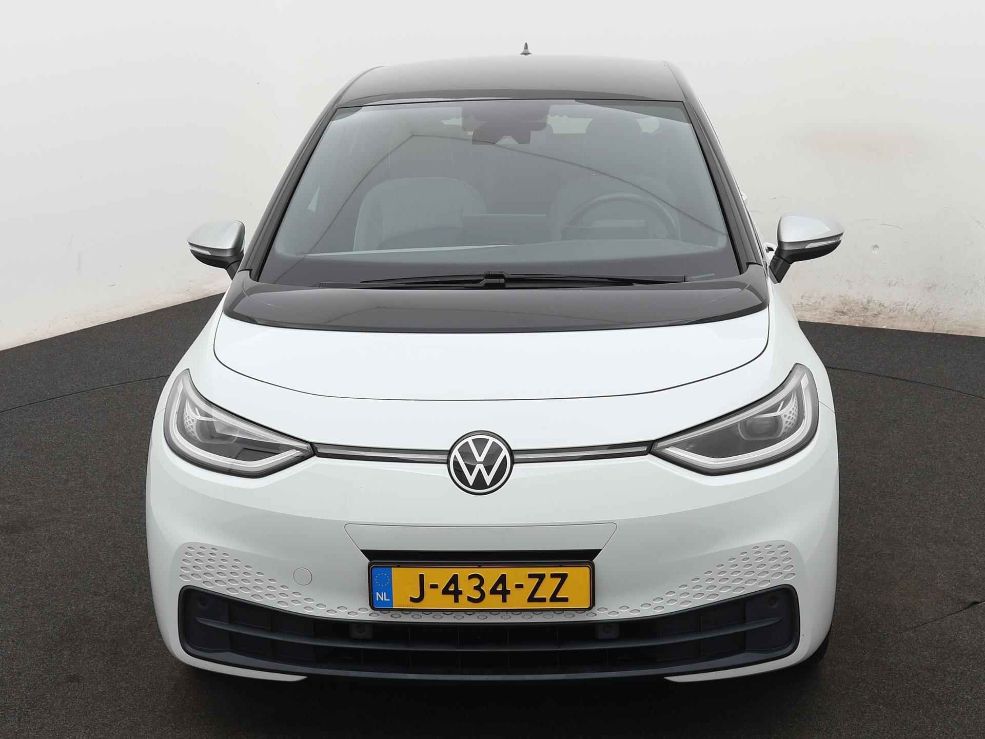 Volkswagen ID.3 First Plus 58 kWh 204 PK | Automaat | Navigatie | Camera | Adaptive Cruise Control | Climate Control | Stoelverwarming | Parkeersensoren | LED | Lichtmetalen velgen | Privacy glass | - 3/22