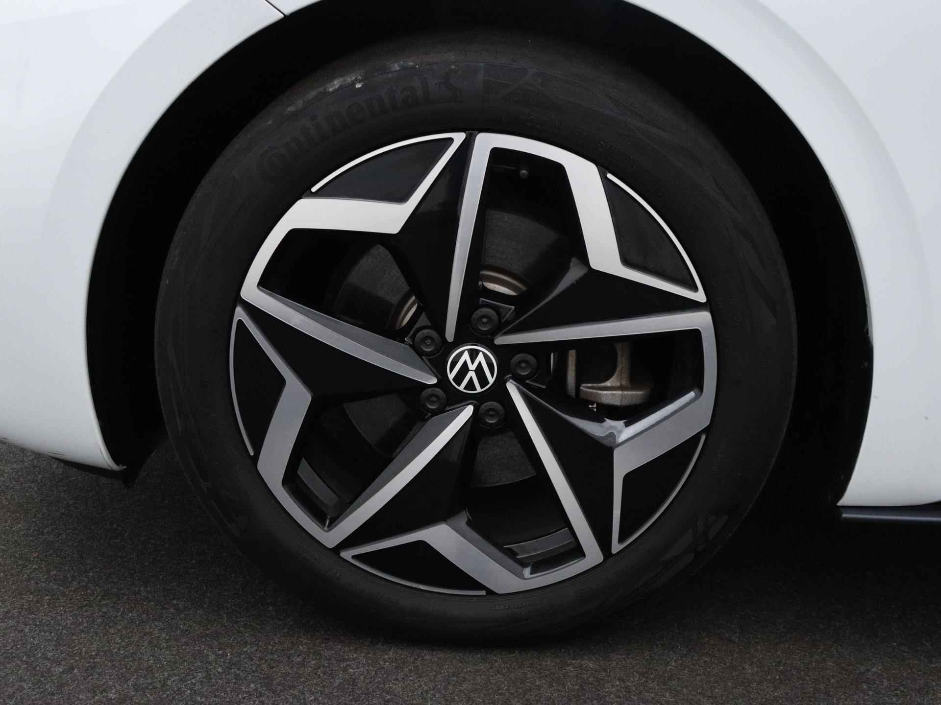 Volkswagen ID.3 First Plus 58 kWh 204 PK | Automaat | Navigatie | Camera | Adaptive Cruise Control | Climate Control | Stoelverwarming | Parkeersensoren | LED | Lichtmetalen velgen | Privacy glass | - 7/22