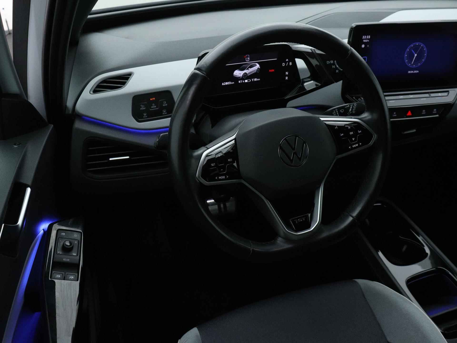 Volkswagen ID.3 First Plus 58 kWh 204 PK | Automaat | Navigatie | Camera | Adaptive Cruise Control | Climate Control | Stoelverwarming | Parkeersensoren | LED | Lichtmetalen velgen | Privacy glass | - 8/22