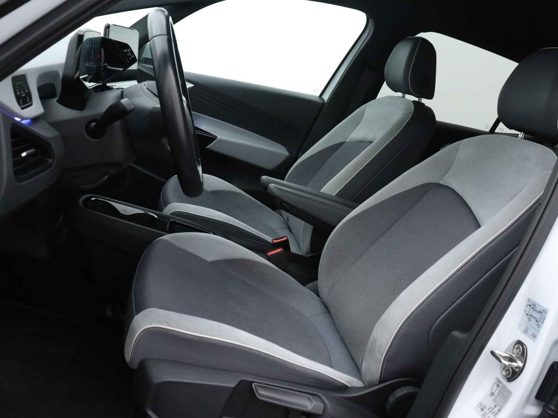 Volkswagen ID.3 First Plus 58 kWh 204 PK | Automaat | Navigatie | Camera | Adaptive Cruise Control | Climate Control | Stoelverwarming | Parkeersensoren | LED | Lichtmetalen velgen | Privacy glass | - 16/22