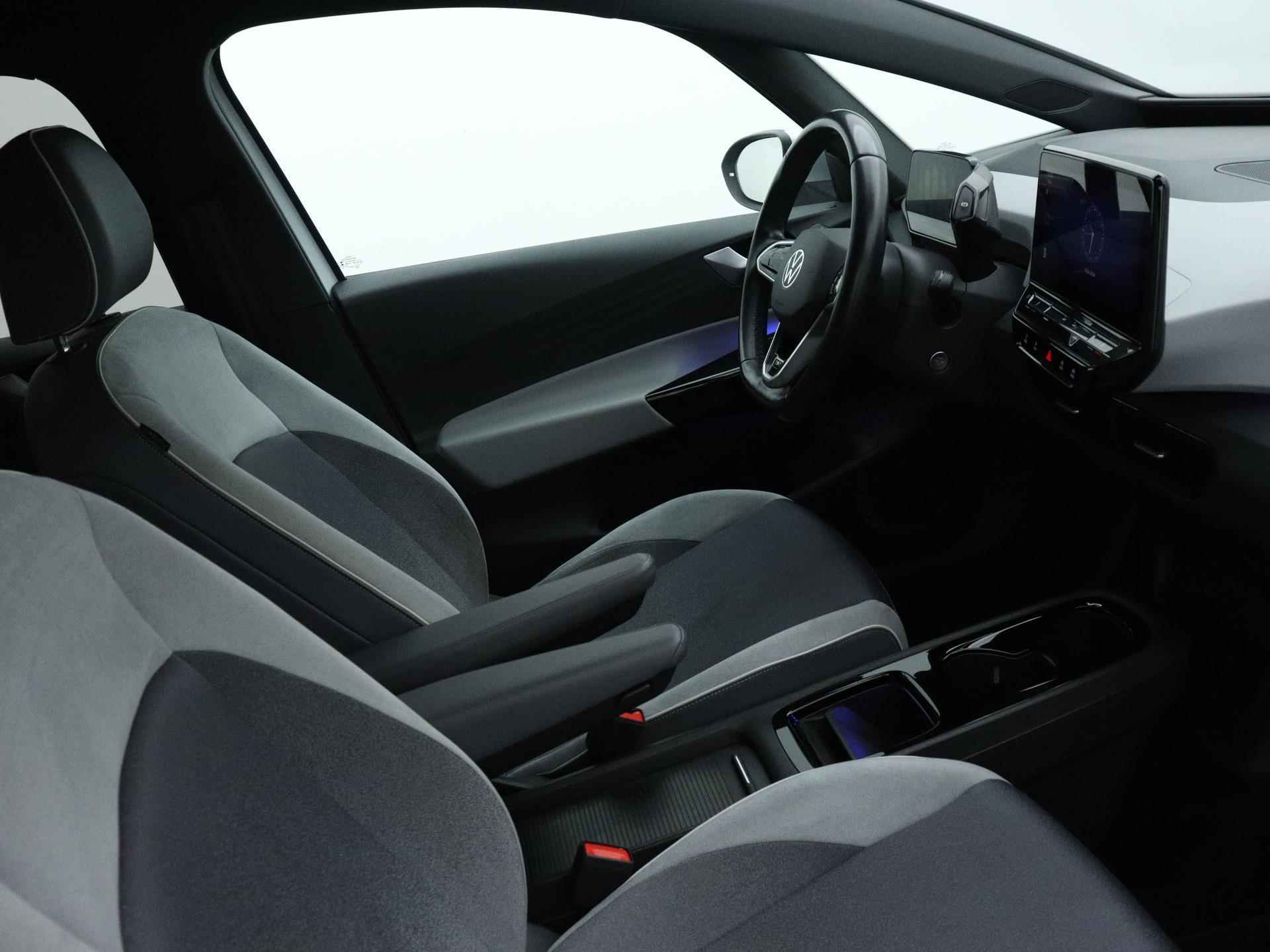Volkswagen ID.3 First Plus 58 kWh 204 PK | Automaat | Navigatie | Camera | Adaptive Cruise Control | Climate Control | Stoelverwarming | Parkeersensoren | LED | Lichtmetalen velgen | Privacy glass | - 17/22