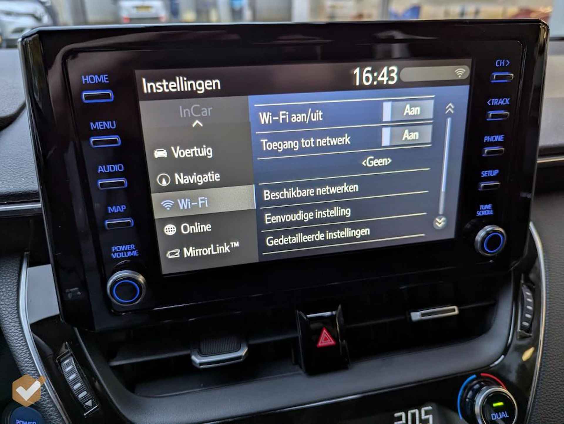 TOYOTA Corolla 2.0 Hybrid First Ed. Automaat 1e Eig. NL-Auto *Geen Afl. kosten* - 35/57