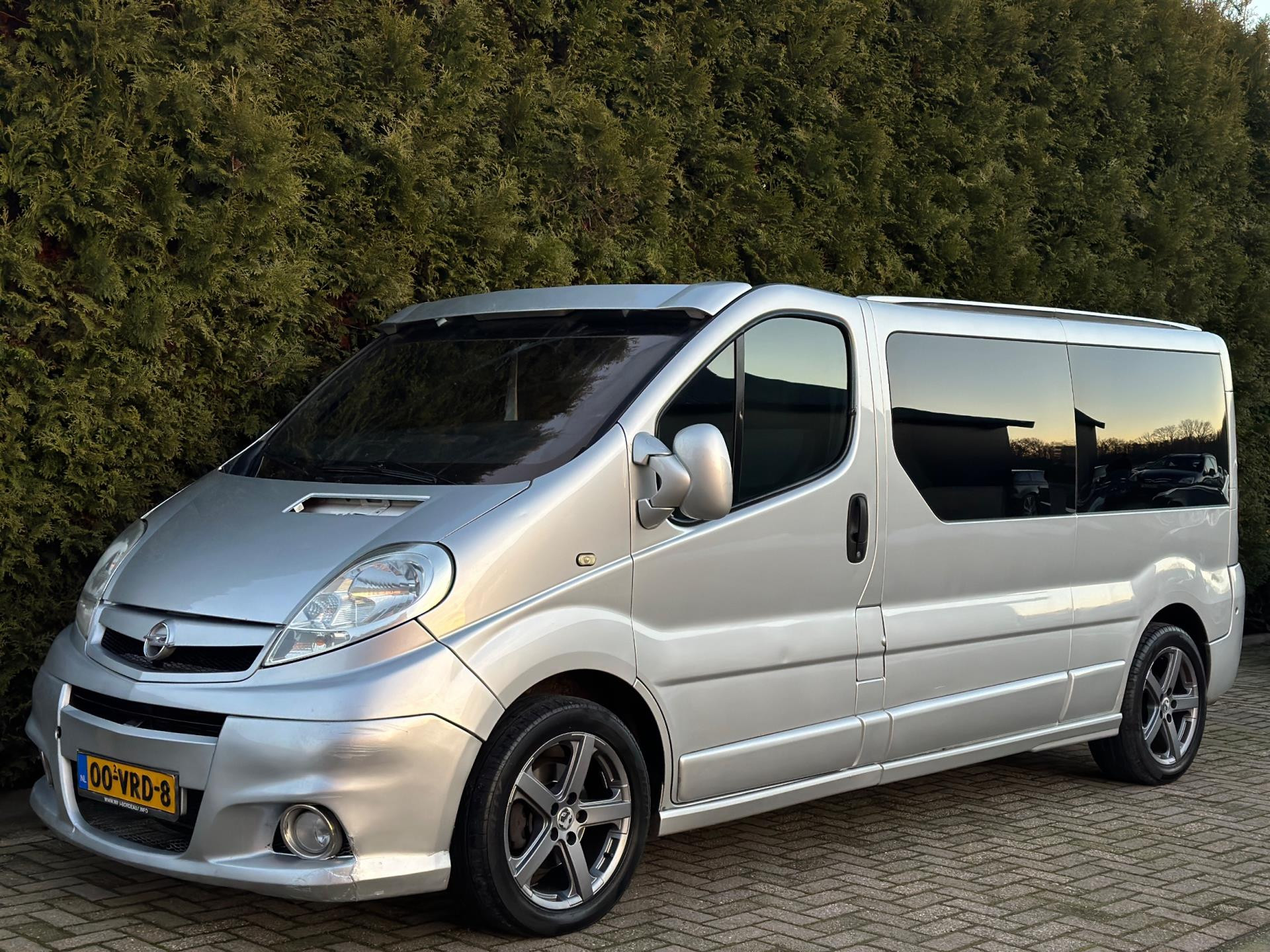 Opel Vivaro 2.5 CDTI L2H1 DC Trekaak Airco