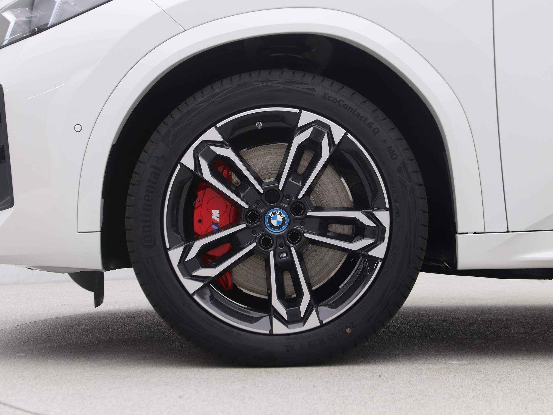 BMW iX2 xDrive30 67kWh M Sport Pro - 18/24