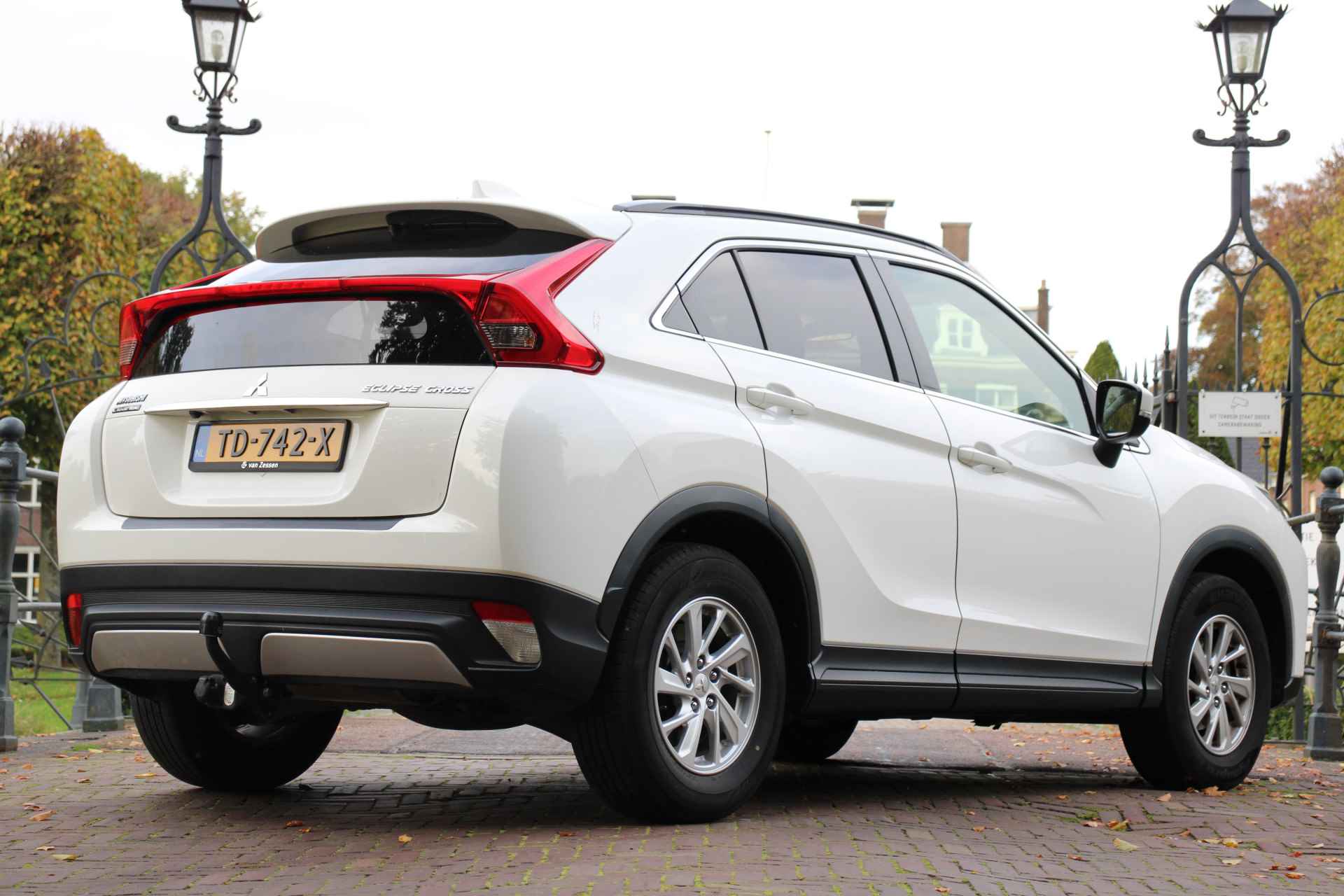 Mitsubishi Eclipse Cross 1.5 DI-T 164PK PURE | NL-AUTO! | TREKHAAK | NAVI | CLIMA | CRUISE | PRACHTIGE STAAT! | DEALER ONDERHOUDEN! | PARKEERSENSOREN - 3/33