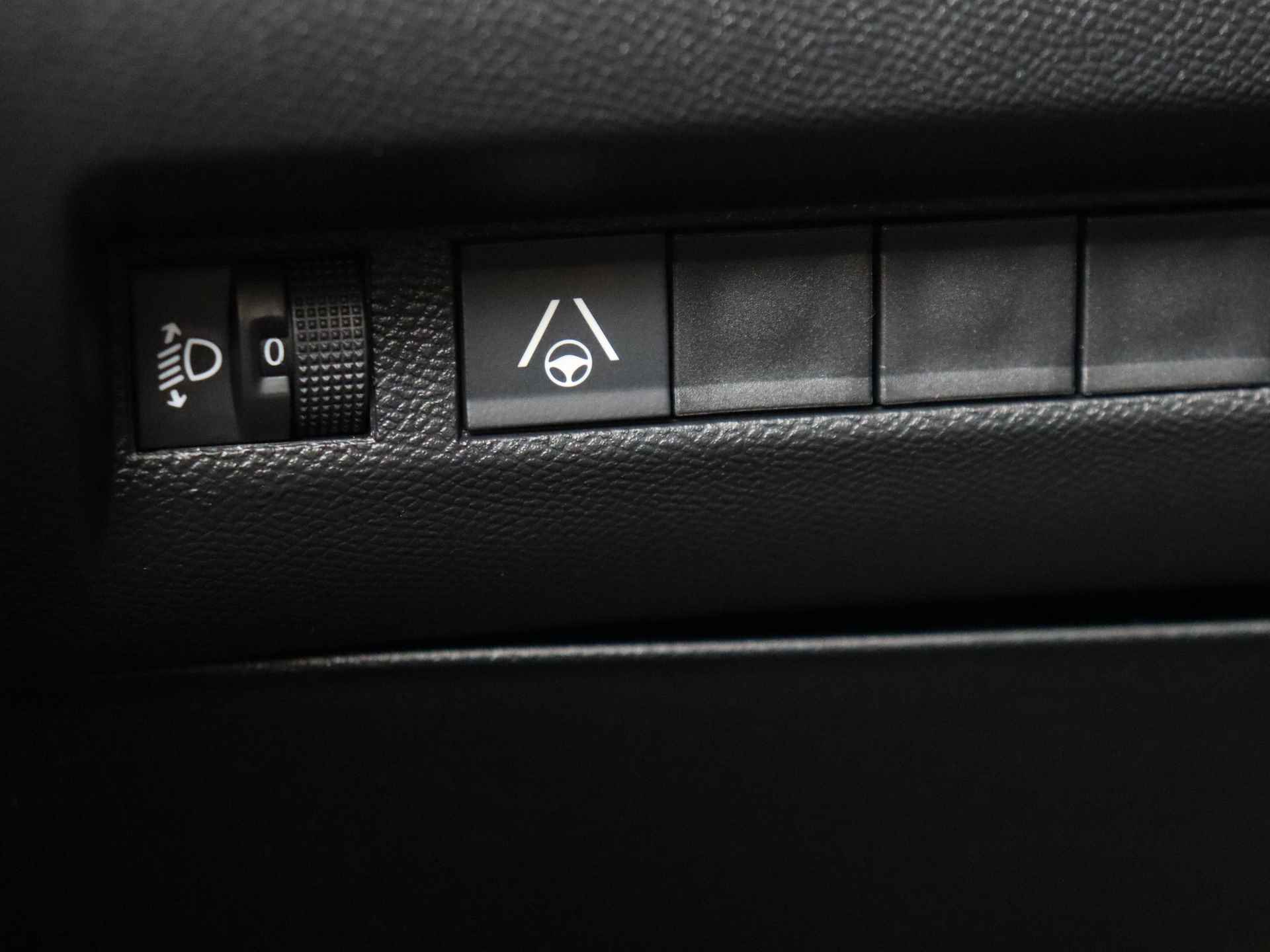 Peugeot 2008 1.2 PureTech 130 Allure € 2.667,- VOORDEEL! | Navigatie | Parkeercamera | Keyless Entry - 28/42