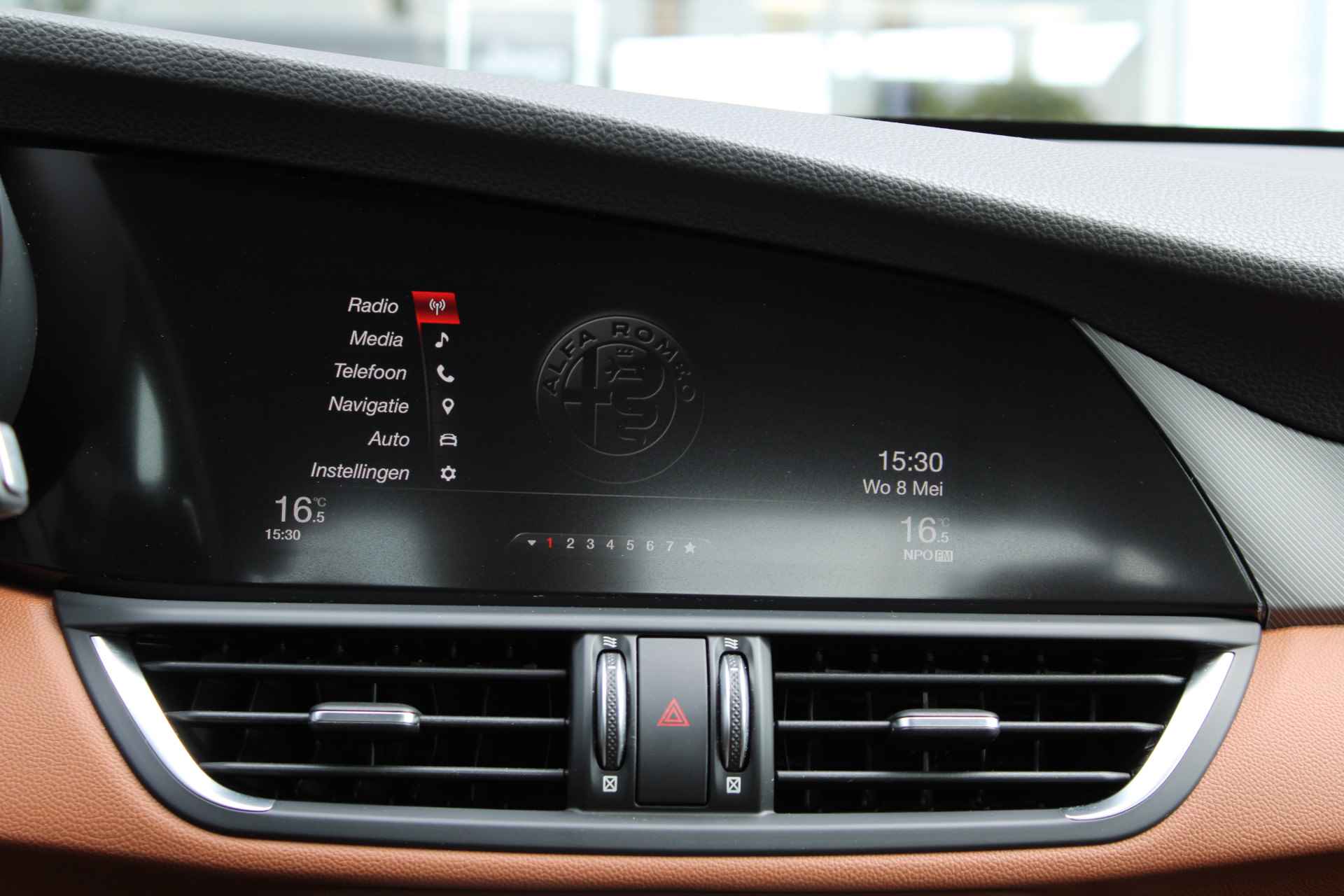 Alfa Romeo Giulia 2.0T Super 200PK | Veloce interieur/exterieur | 18" Velgen | Camera Apple/Android Carplay - 15/24