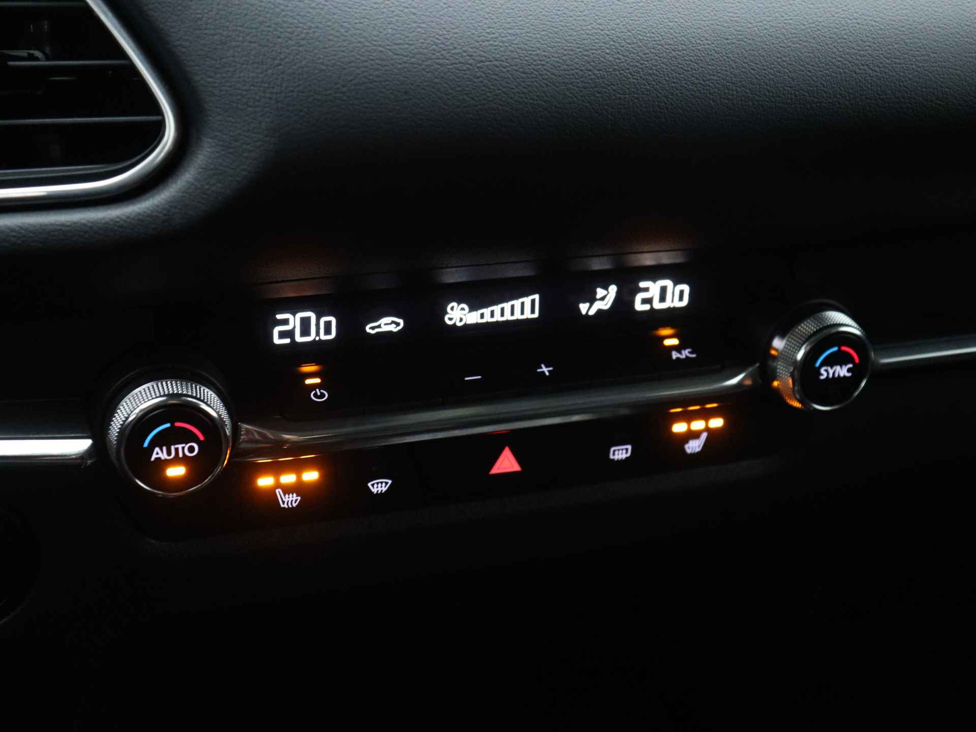 Mazda CX-30 2.0 e-SkyActiv-X M Hybrid Homura | Navigatie | Stoelverwarming | Elektrische Achterklep | Camera | Parkeersensoren | - 12/47