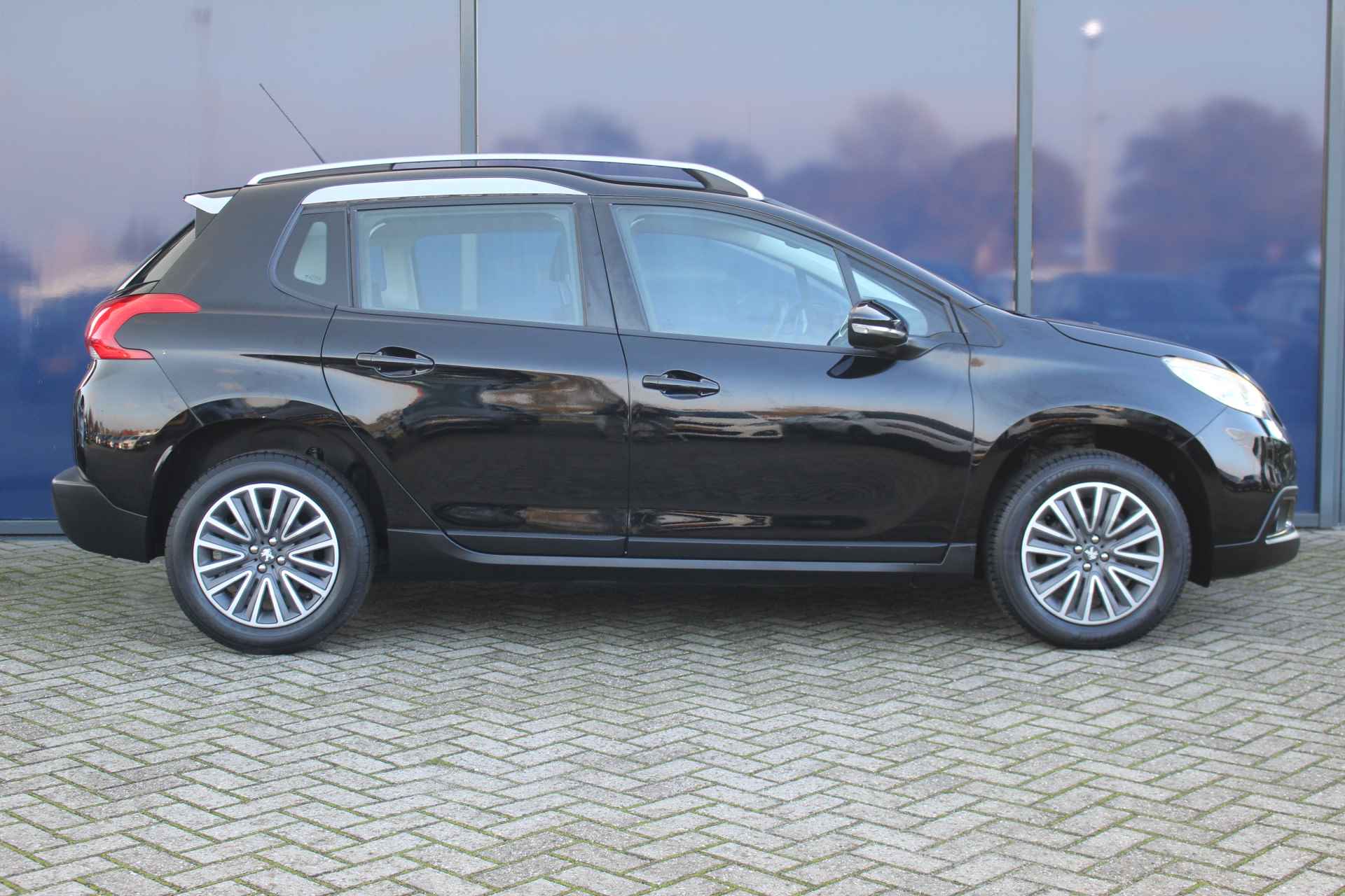 Peugeot 2008 1.6 VTi Active | Lage km stand! | Trekhaak | Navi | Airco | Cruise | 1e eigenaar | Dealer onderhouden | - 10/31