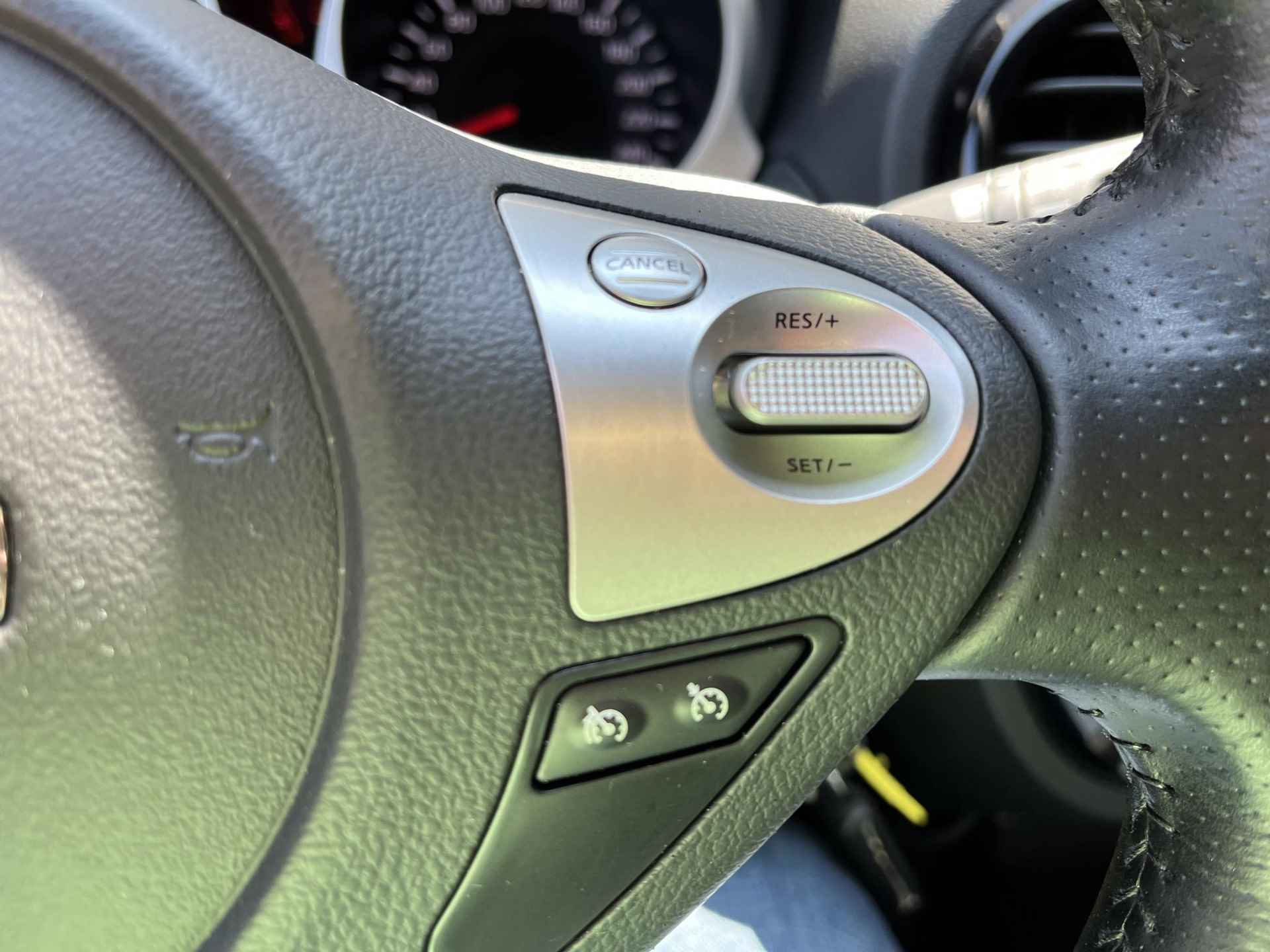 Nissan Juke 1.2 DIG-T S/S N-Connecta Climate Control, Apple Carplay, Stoelverwarming, Zwarte hemel, 17" Lichtmetalen velgen, Achteruitrijcamera, Multifunctioneel stuurwiel, Navigatiesysteem (MET GARANTIE*) - 19/28