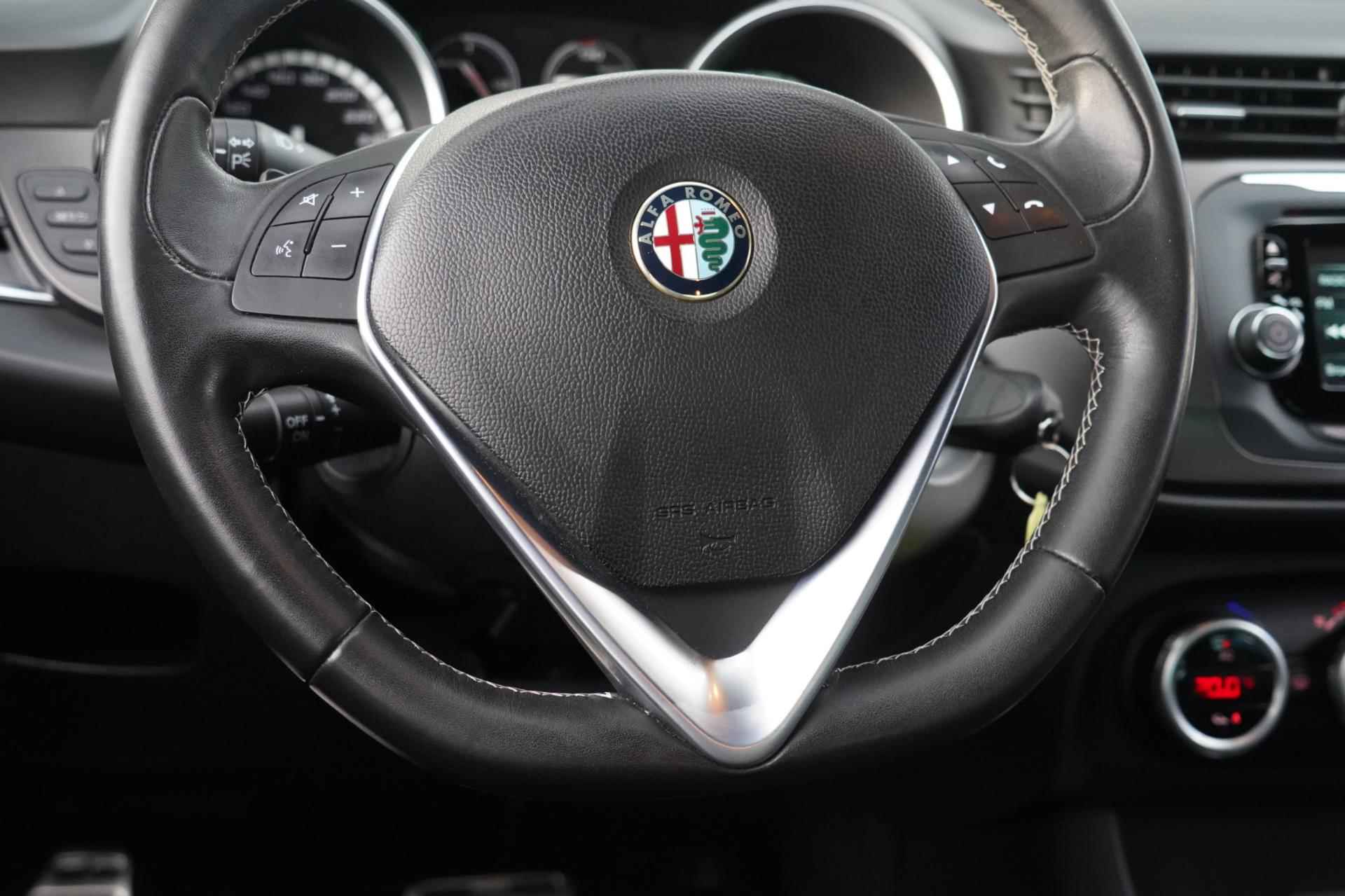 Alfa Romeo Giulietta 1.7 TBi Quadrifoglio Verde / Automaat / Leder&Alcantara / Cruise / Stoelverwarming / 83dkm! - 13/36