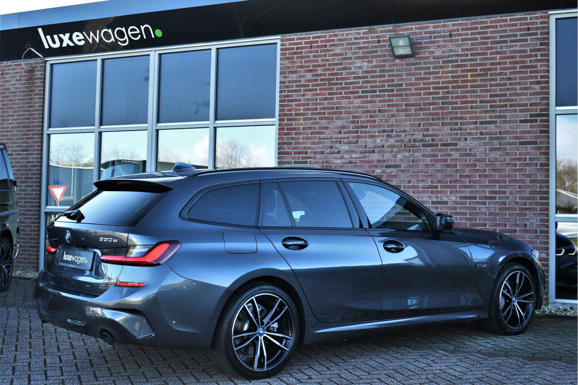 BMW 3 Serie Touring 330e xDrive M-Sport Pano ACC HUD Laser 19inch - 6/80