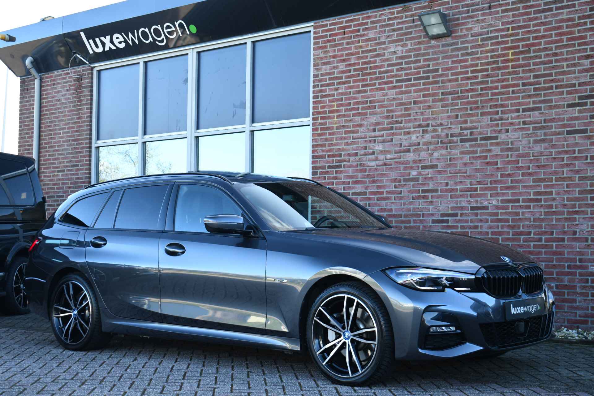 BMW 3 Serie Touring 330e xDrive M-Sport Pano ACC HUD Laser 19inch - 55/80