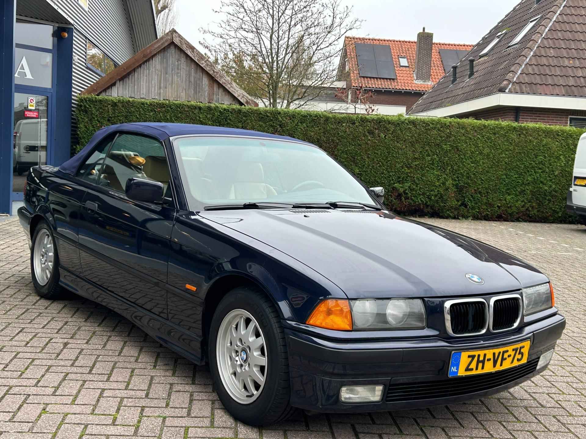 BMW 3-serie Cabrio 320i Executive Aut. Hardtop Elek. Dak Leder Elek. Stoelen+Verw. NAP NL-Auto Nette Staat! - 12/33