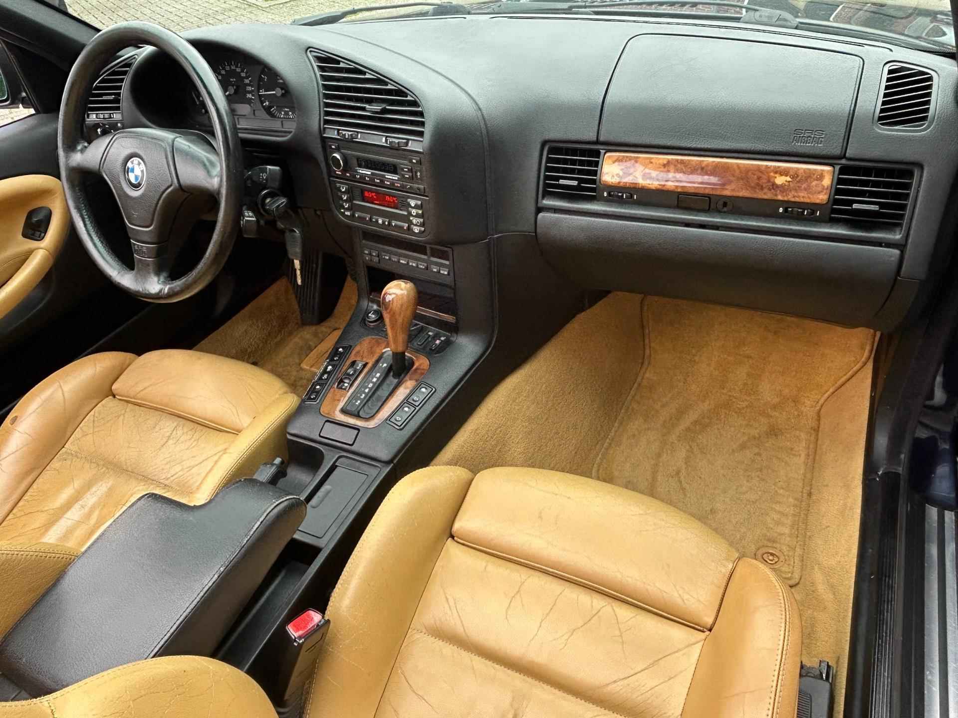 BMW 3-serie Cabrio 320i Executive Aut. Hardtop Elek. Dak Leder Elek. Stoelen+Verw. NAP NL-Auto Nette Staat! - 20/33