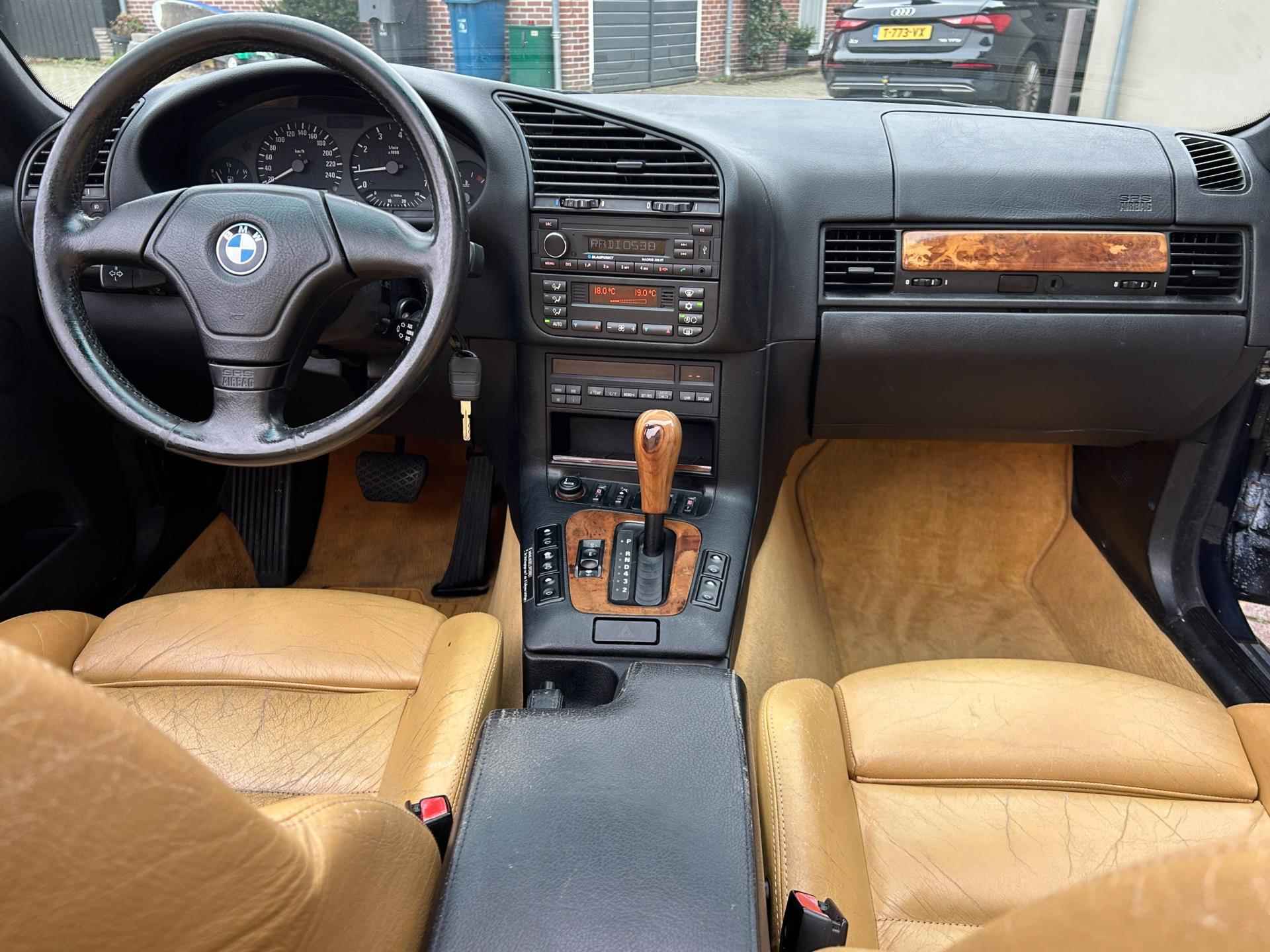 BMW 3-serie Cabrio 320i Executive Aut. Hardtop Elek. Dak Leder Elek. Stoelen+Verw. NAP NL-Auto Nette Staat! - 23/33