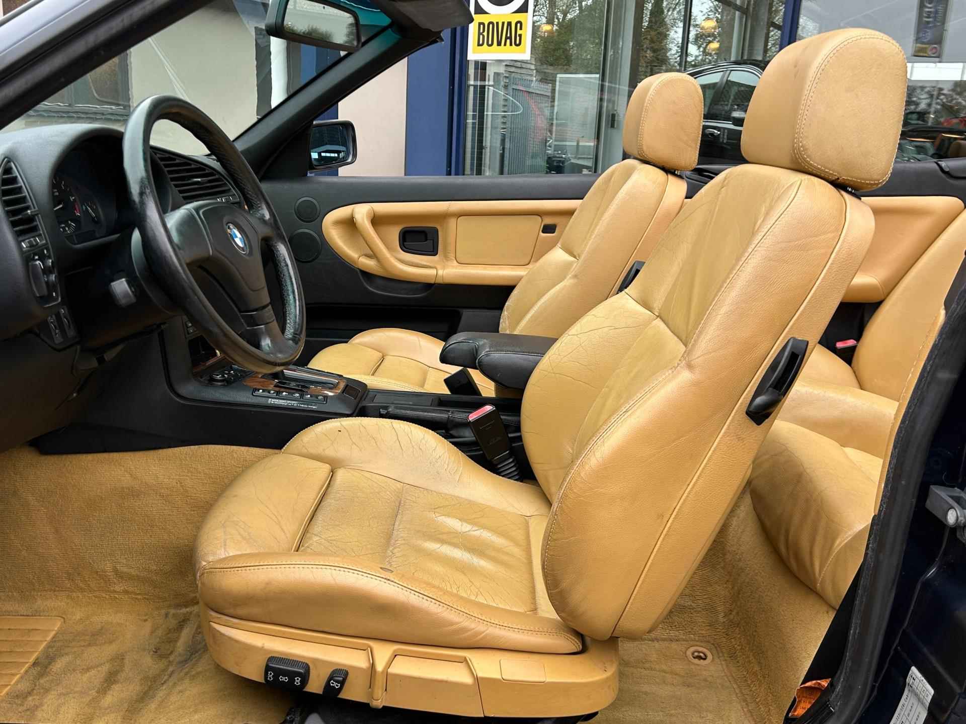 BMW 3-serie Cabrio 320i Executive Aut. Hardtop Elek. Dak Leder Elek. Stoelen+Verw. NAP NL-Auto Nette Staat! - 27/33