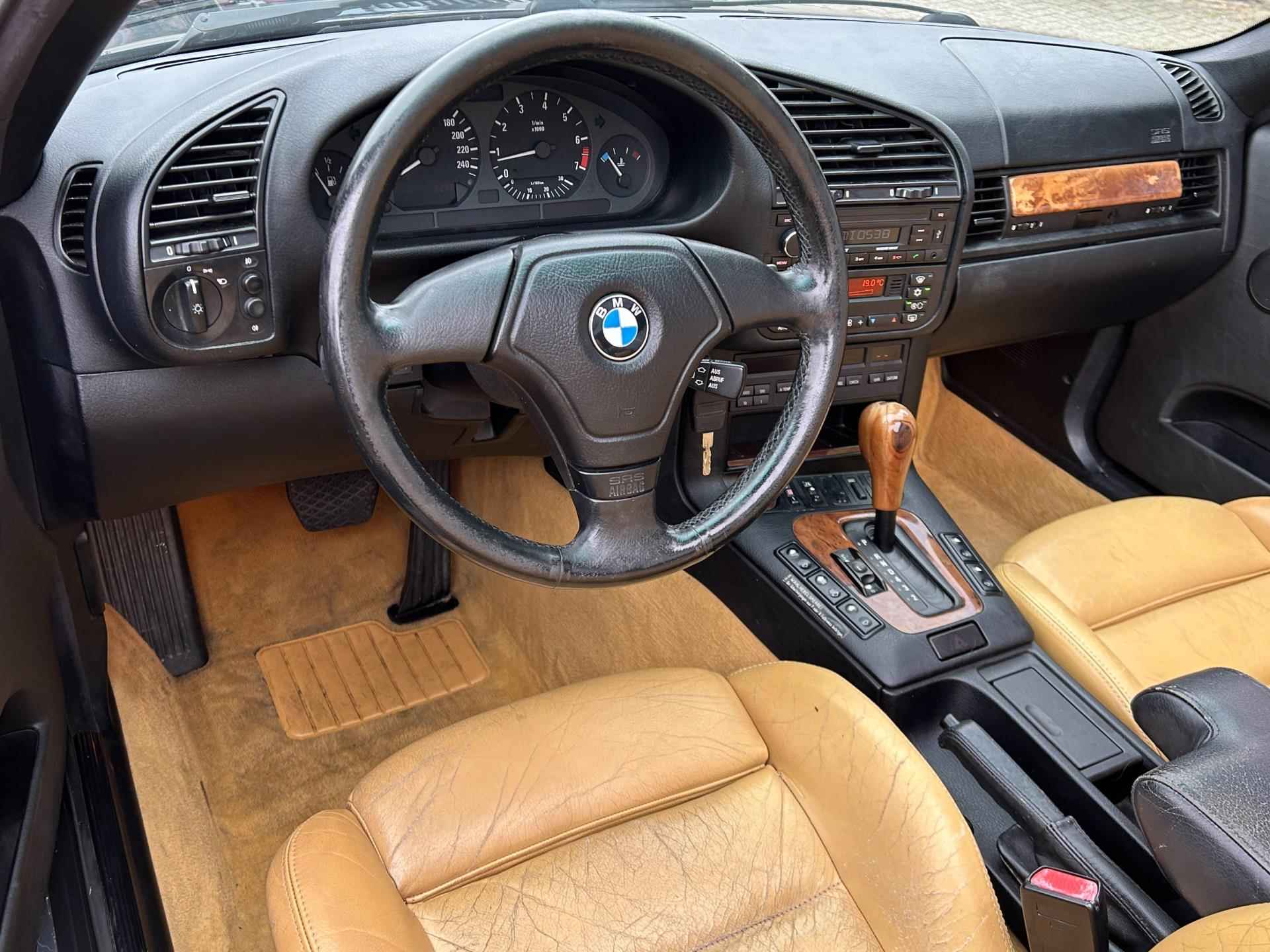 BMW 3-serie Cabrio 320i Executive Aut. Hardtop Elek. Dak Leder Elek. Stoelen+Verw. NAP NL-Auto Nette Staat! - 29/33