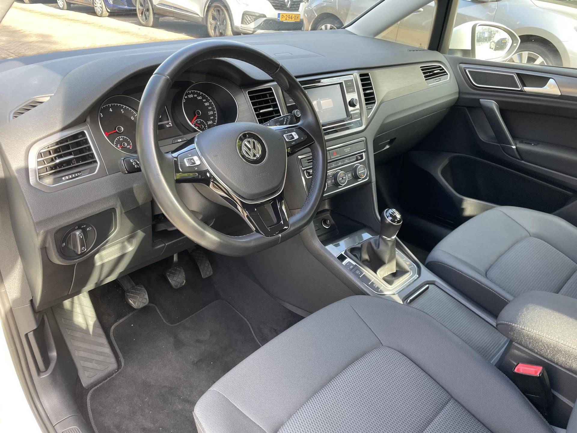 Volkswagen Golf Sportsvan 1.0 TSI Comfortline l Clima l Parkeersensoren. - 8/19
