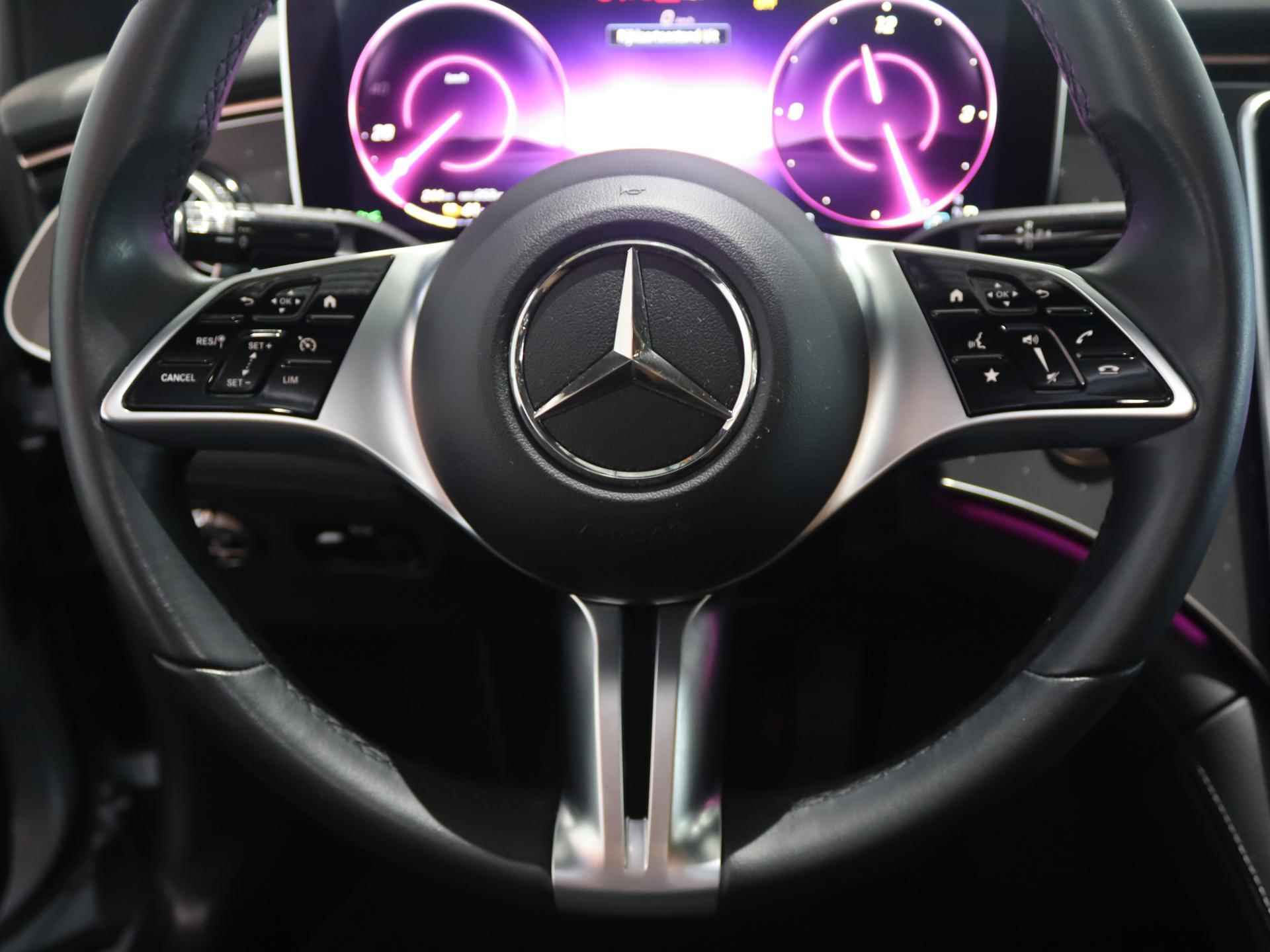 Mercedes-Benz EQE 300 Business Line 89 kWh | Panoramadak | Trekhaak afneembaar | Sfeerverlichting | Achteruitrijcamera | Apple Carplay | Privacy Glass | 19" Velgen | - 20/25