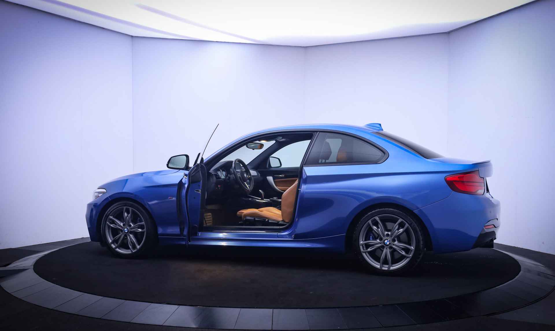 BMW 2 Serie Coupé M240iA High Executive 1E EIG! FULL LED/DAKOTA LEDER/NAVI/DAB+/CLIMA/CRUISE/STOELVERW./PDC/LMV 18'' - 9/26