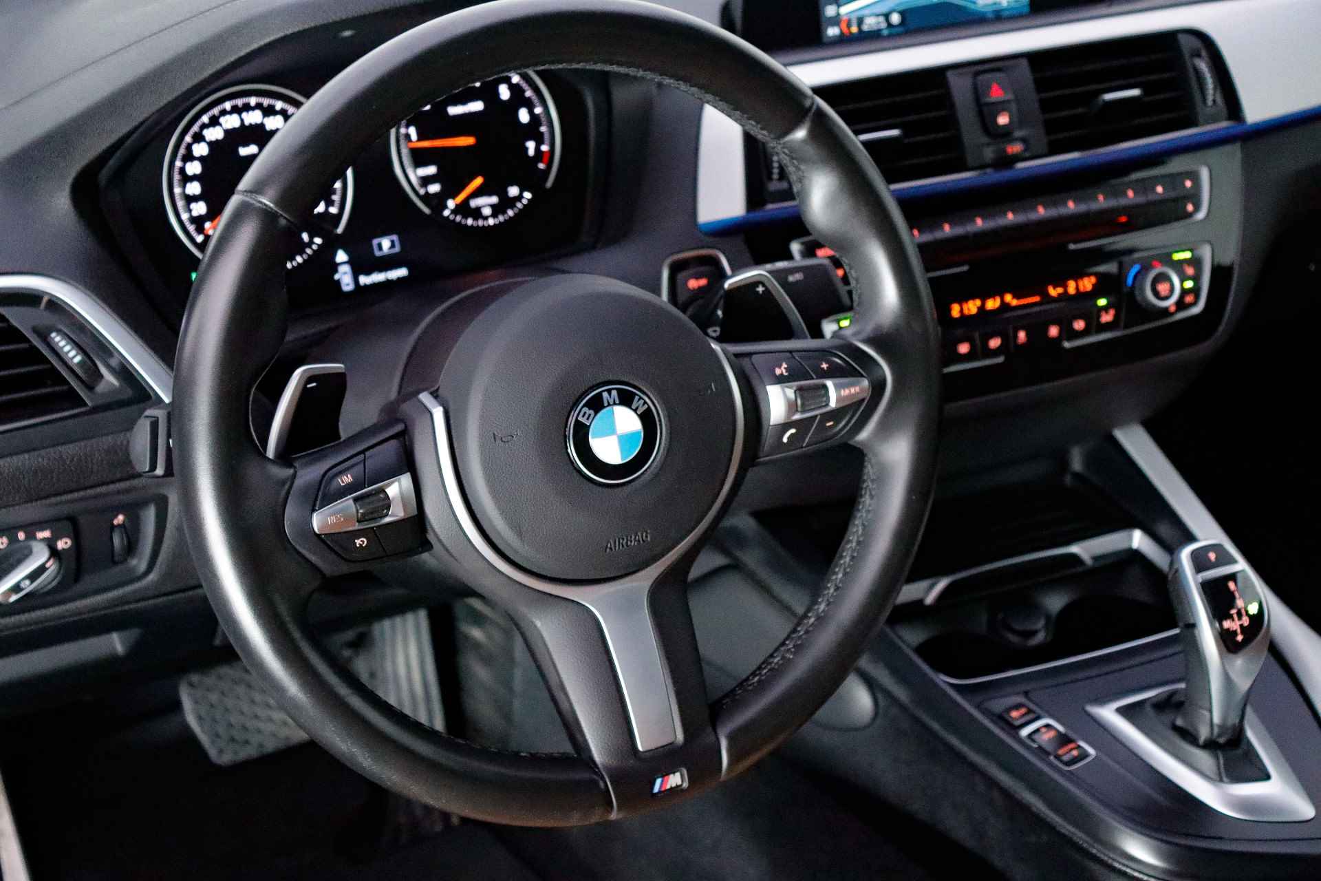 BMW 2 Serie Coupé M240iA High Executive 1E EIG! FULL LED/DAKOTA LEDER/NAVI/DAB+/CLIMA/CRUISE/STOELVERW./PDC/LMV 18'' - 17/26