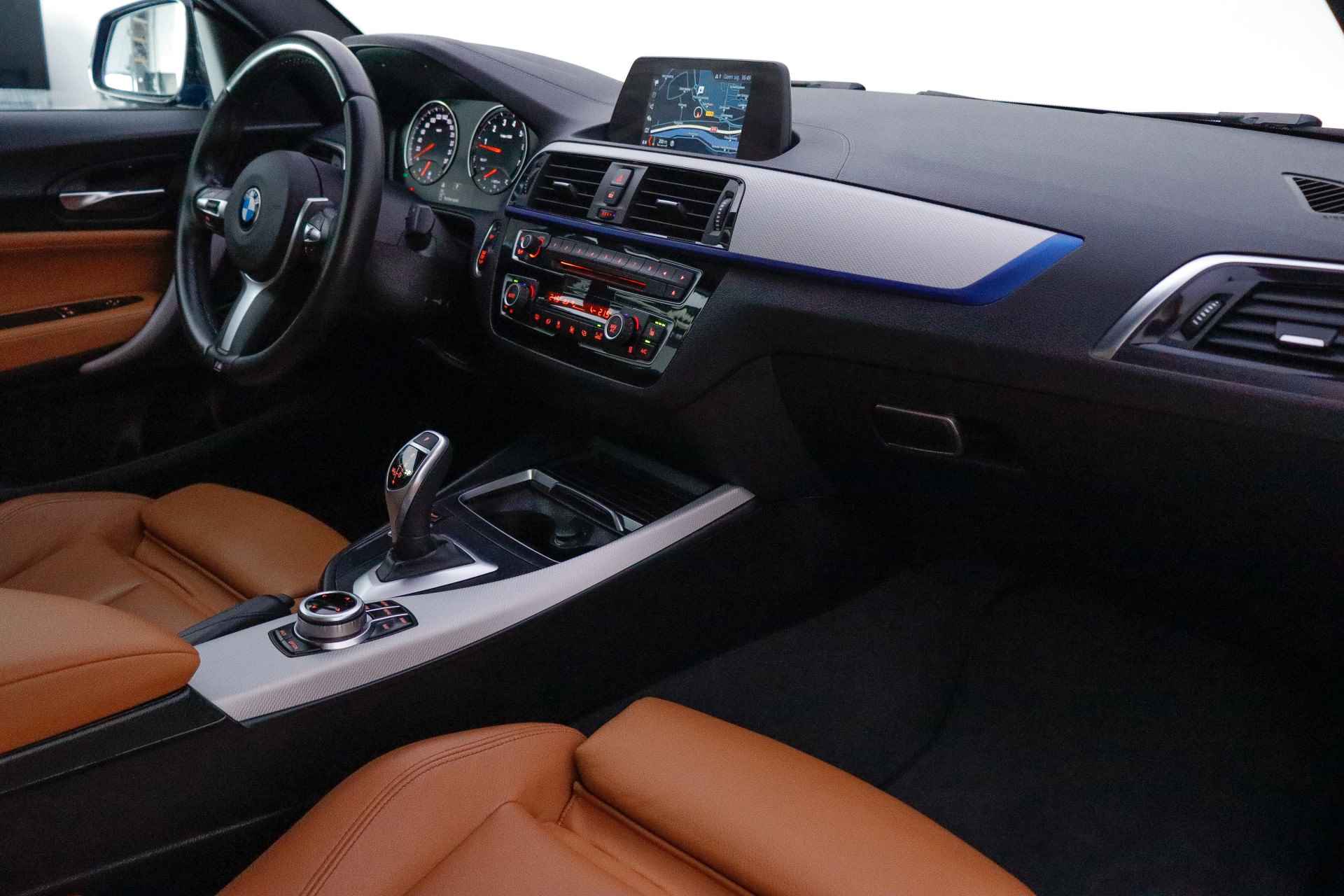 BMW 2 Serie Coupé M240iA High Executive 1E EIG! FULL LED/DAKOTA LEDER/NAVI/DAB+/CLIMA/CRUISE/STOELVERW./PDC/LMV 18'' - 18/26