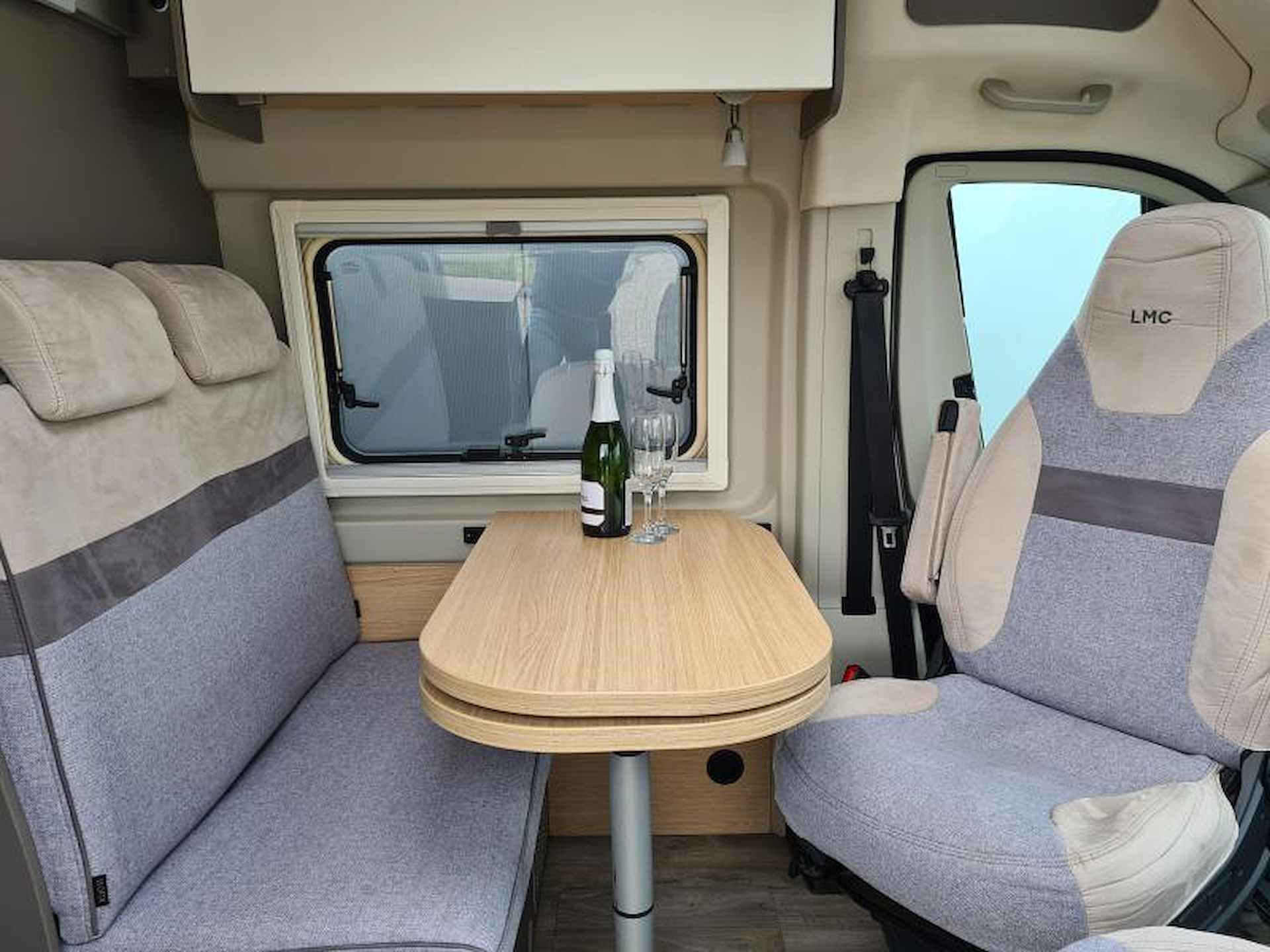 LMC Innovan 600  Dwarsbed/Nieuwstaat - 7/25