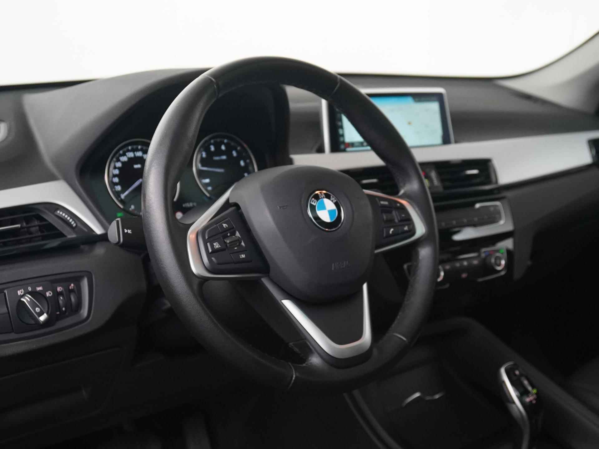 BMW X1 sDrive20i Executive | Trekhaak | Panoramadak | Leder | Elek achterklep | Zondag Open! - 33/37