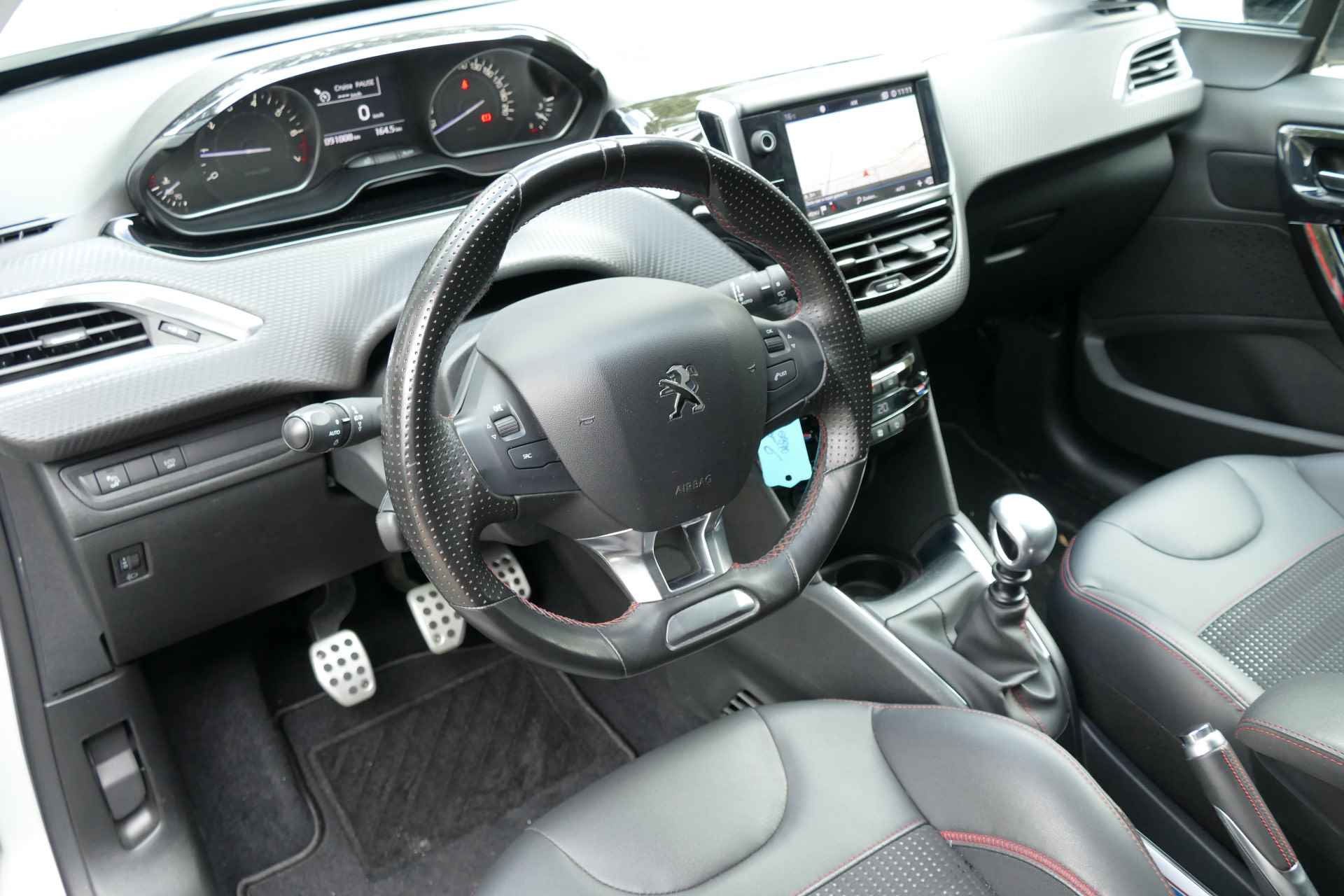 Peugeot 208 1.2 PURETECH 110PK 5-DRS GT-LINE / NAVI / LED / CLIMA / PDC / CAMERA / 17" LMV / CRUISECONTROL / BLUETOOTH / 2E EIGENAAR / - 8/21