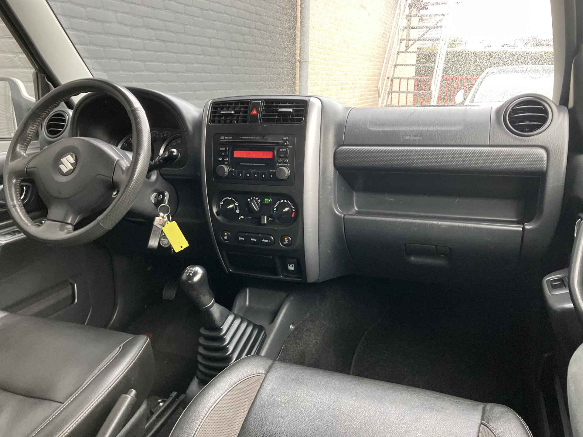 Suzuki Jimny 1.3 Exclusive 4WD | dealer onderhouden | airco | leder interieur | trekhaak | stoelverwarming | dakrails - 16/29