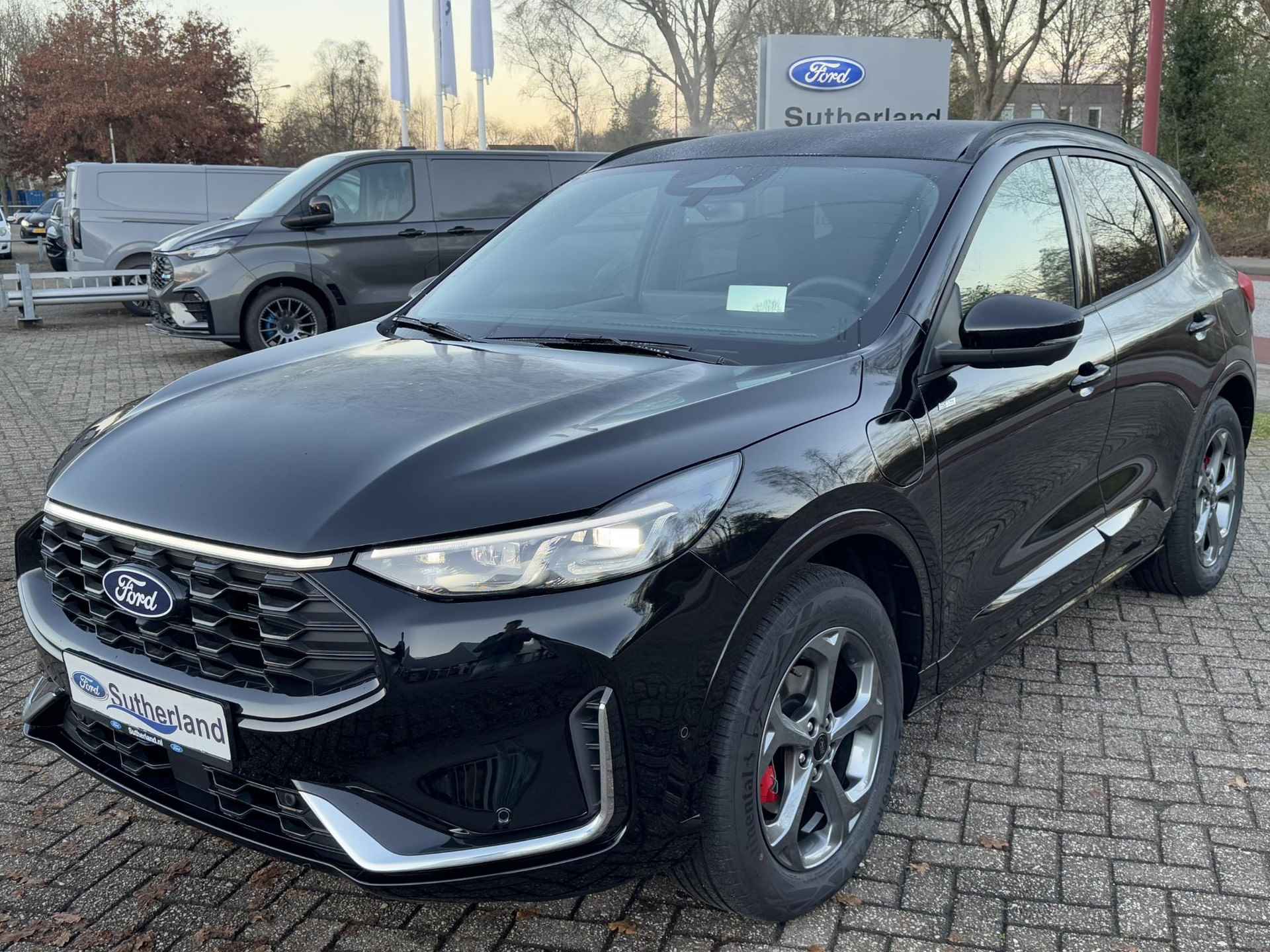 Ford Kuga 2.5 PHEV ST-Line X 243pk Voorraad ! | Wegklapbare trekhaak | Technology Pack | Winter Pack | 12-weg AGR stoelen | 4.000 EU VOORDEEL - 5/25