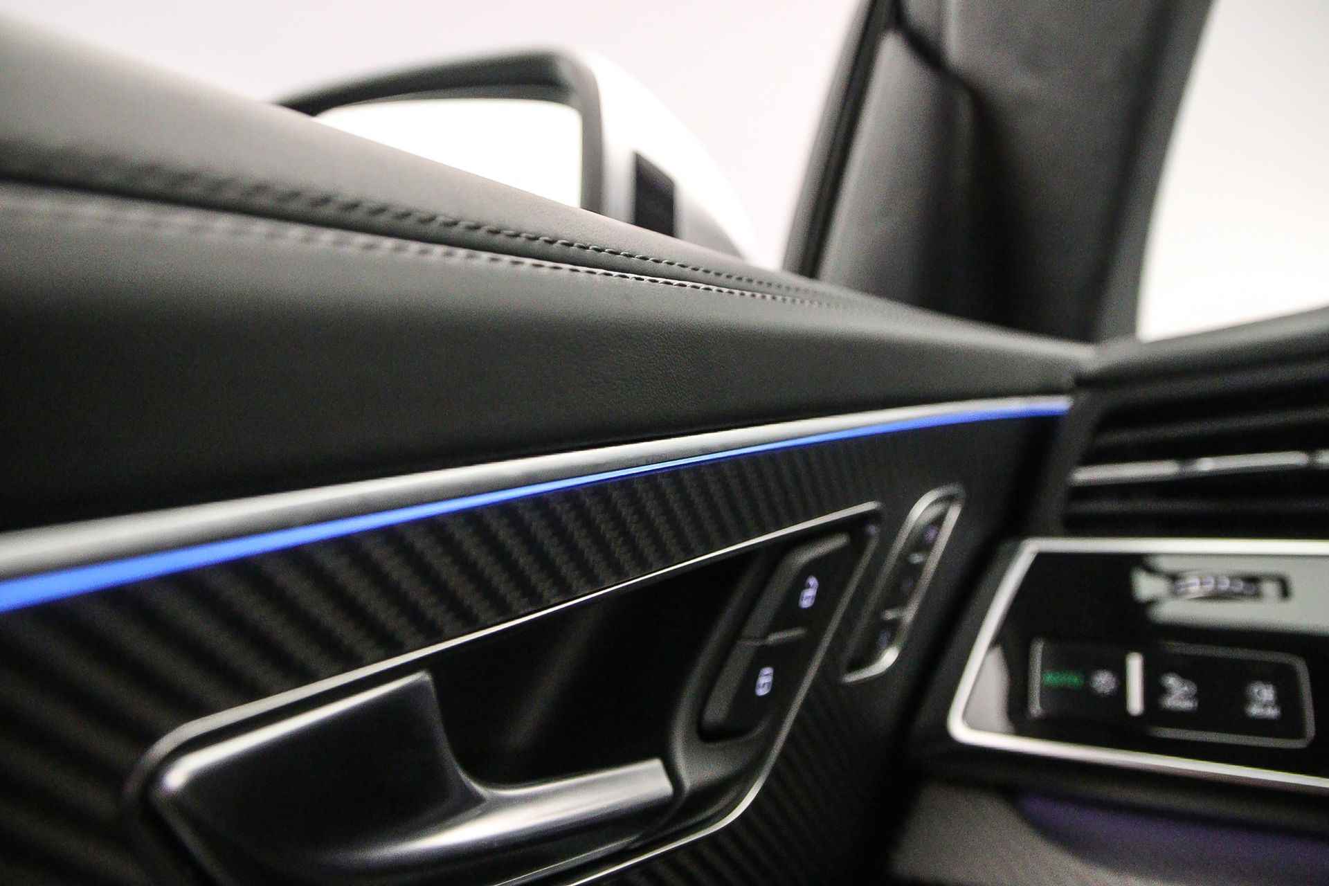 Audi SQ8 4.0 TFSI Quattro 507pk | Advanced Onderstel | Head Up | B&O | OLED | 23 inch | Sportdiff | Standkachel | Alcantara Hemel | Leder | S-Stoelen | Stoelventilatie/Massage | Carbon | - 12/61