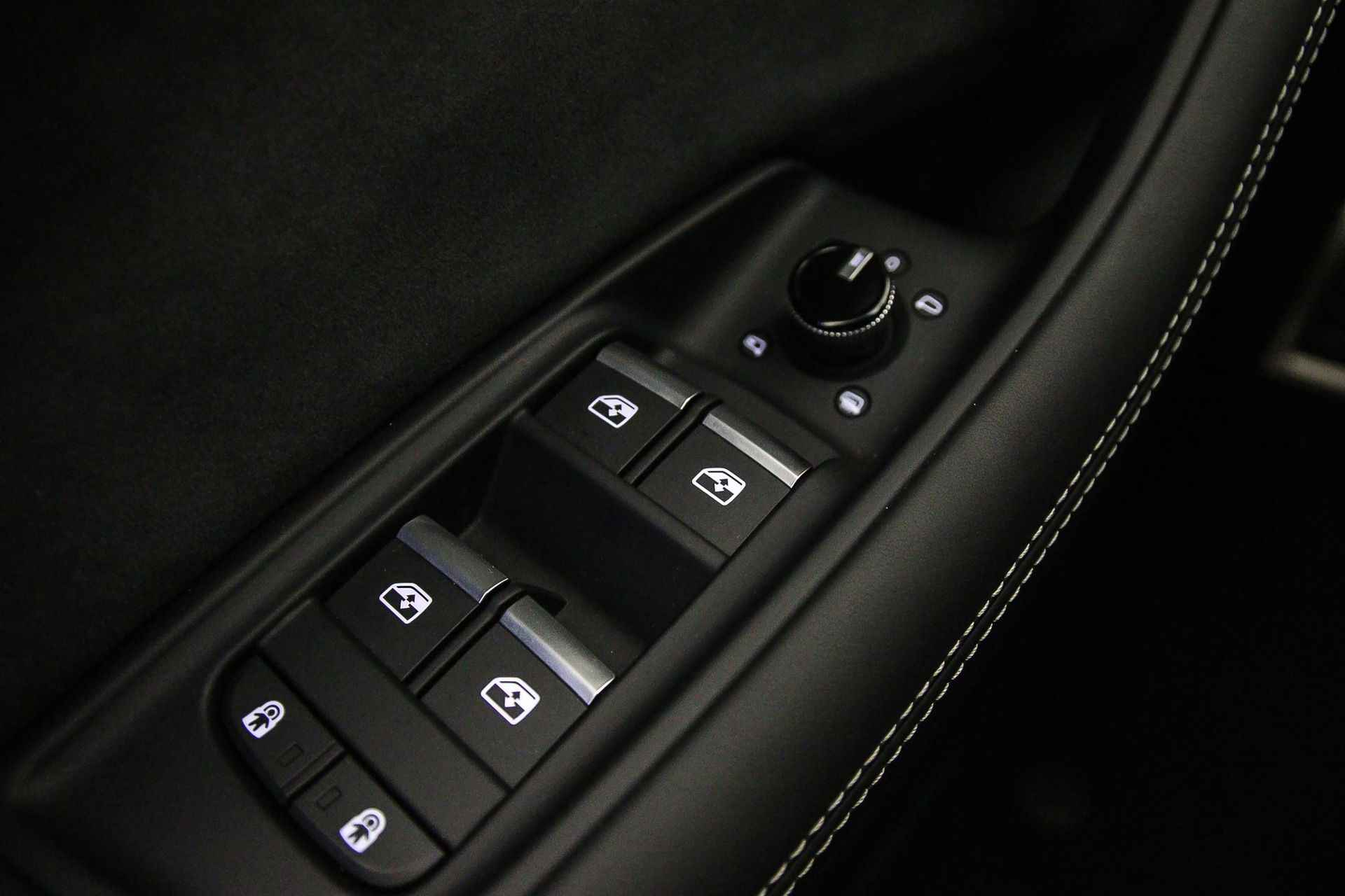 Audi SQ8 4.0 TFSI Quattro 507pk | Advanced Onderstel | Head Up | B&O | OLED | 23 inch | Sportdiff | Standkachel | Alcantara Hemel | Leder | S-Stoelen | Stoelventilatie/Massage | Carbon | - 15/61