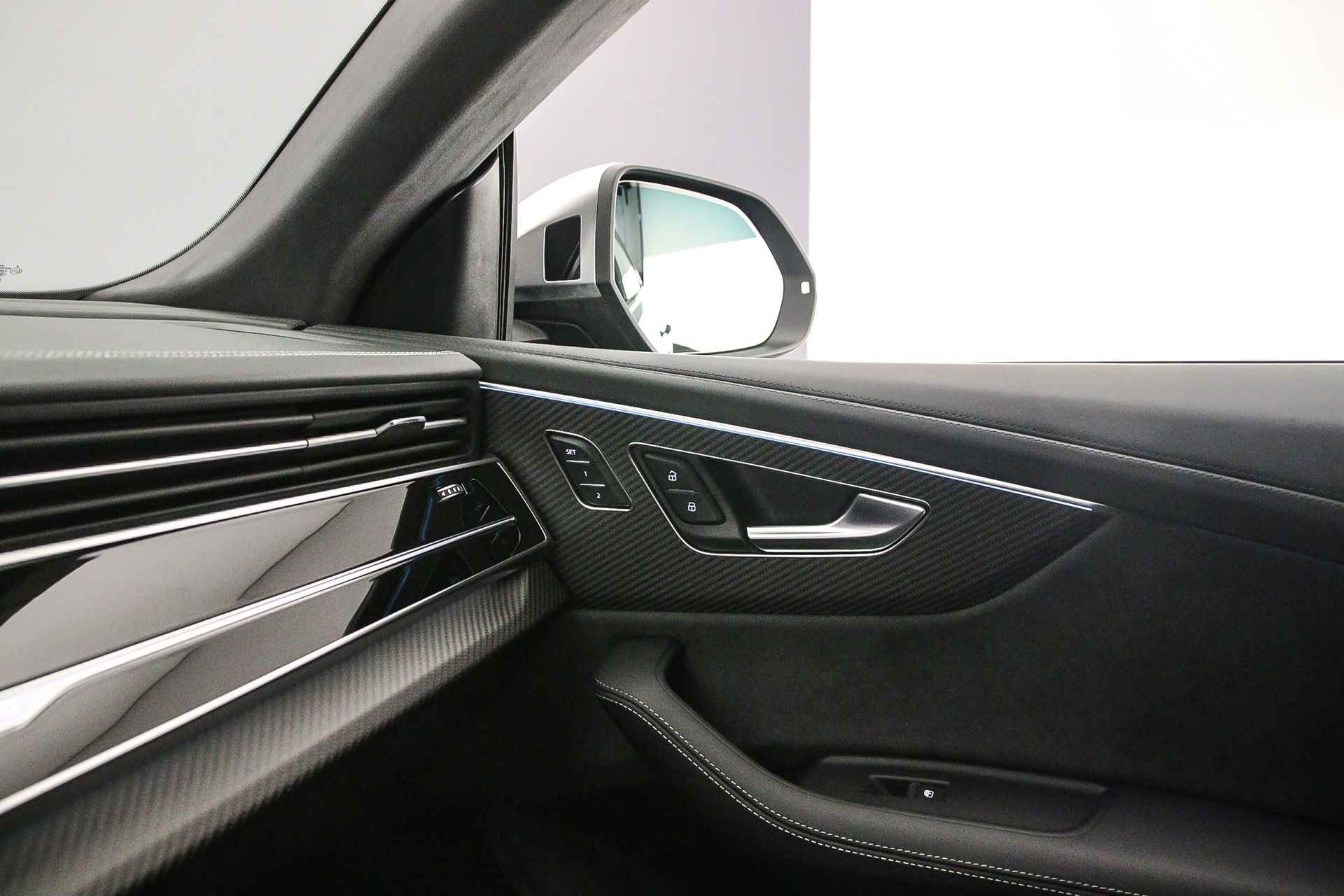 Audi SQ8 4.0 TFSI Quattro 507pk | Advanced Onderstel | Head Up | B&O | OLED | 23 inch | Sportdiff | Standkachel | Alcantara Hemel | Leder | S-Stoelen | Stoelventilatie/Massage | Carbon | - 44/61
