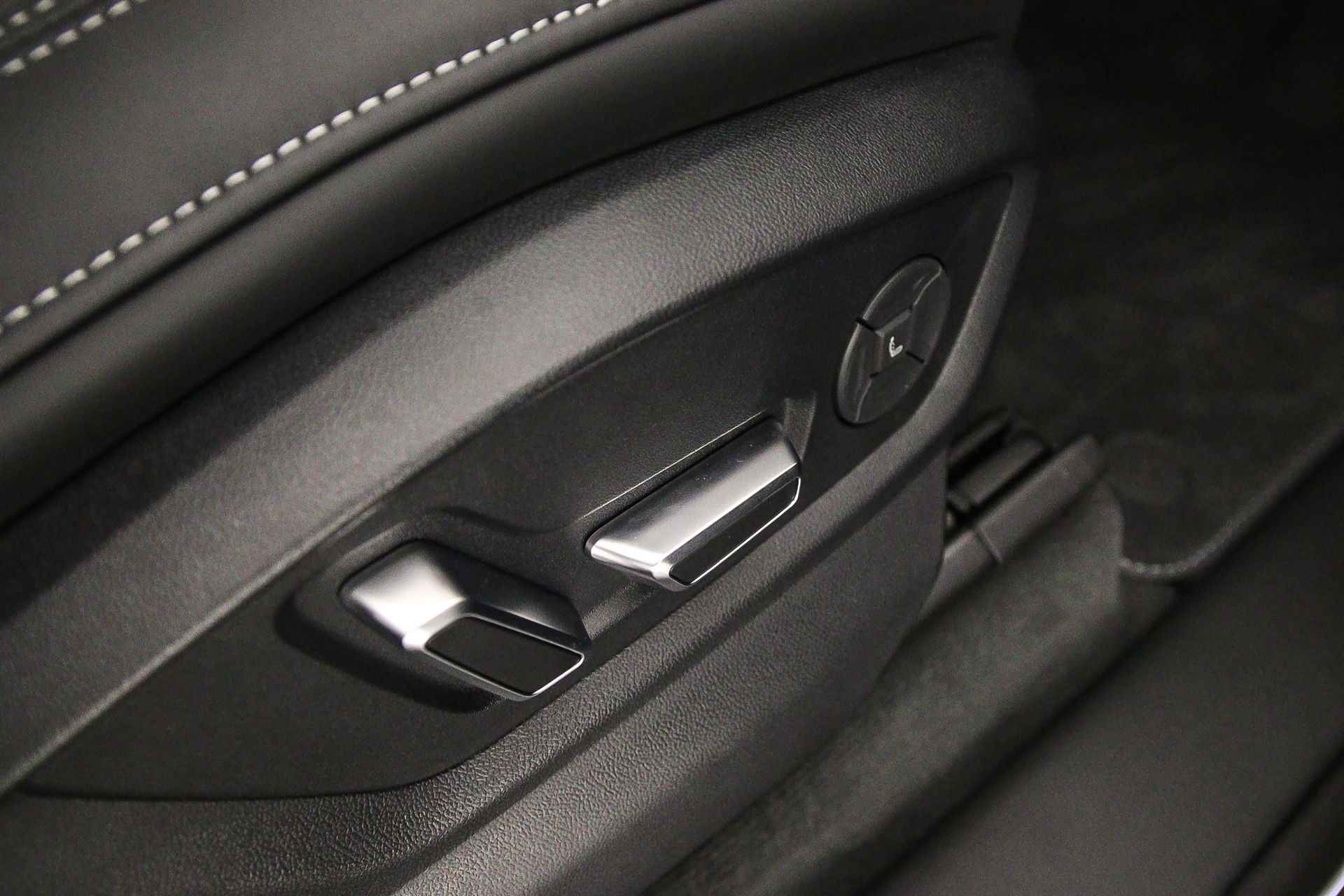 Audi SQ8 4.0 TFSI Quattro 507pk | Advanced Onderstel | Head Up | B&O | OLED | 23 inch | Sportdiff | Standkachel | Alcantara Hemel | Leder | S-Stoelen | Stoelventilatie/Massage | Carbon | - 46/61