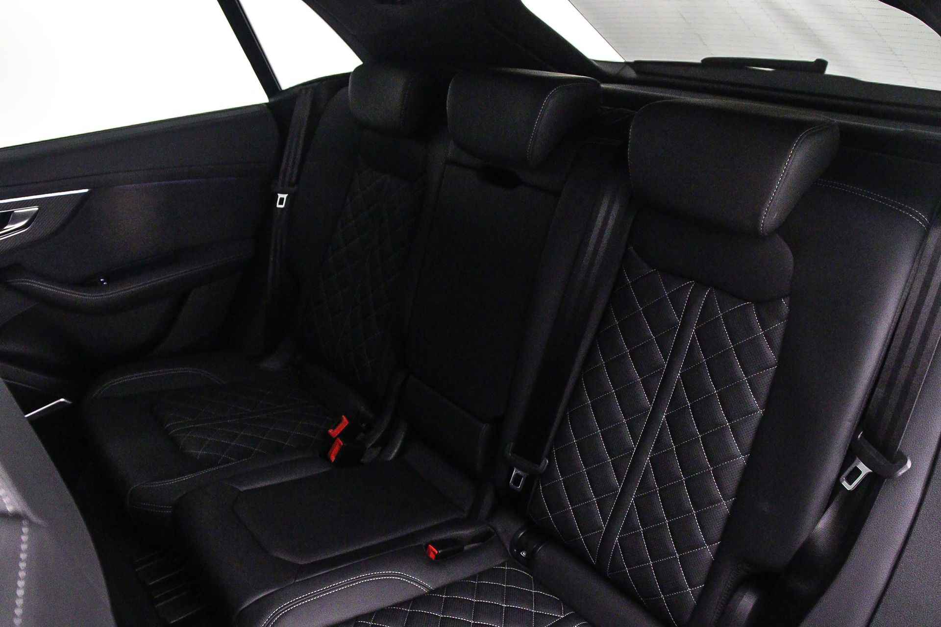 Audi SQ8 4.0 TFSI Quattro 507pk | Advanced Onderstel | Head Up | B&O | OLED | 23 inch | Sportdiff | Standkachel | Alcantara Hemel | Leder | S-Stoelen | Stoelventilatie/Massage | Carbon | - 50/61
