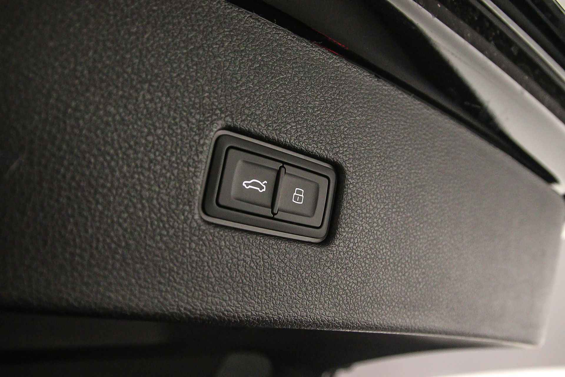 Audi SQ8 4.0 TFSI Quattro 507pk | Advanced Onderstel | Head Up | B&O | OLED | 23 inch | Sportdiff | Standkachel | Alcantara Hemel | Leder | S-Stoelen | Stoelventilatie/Massage | Carbon | - 56/61