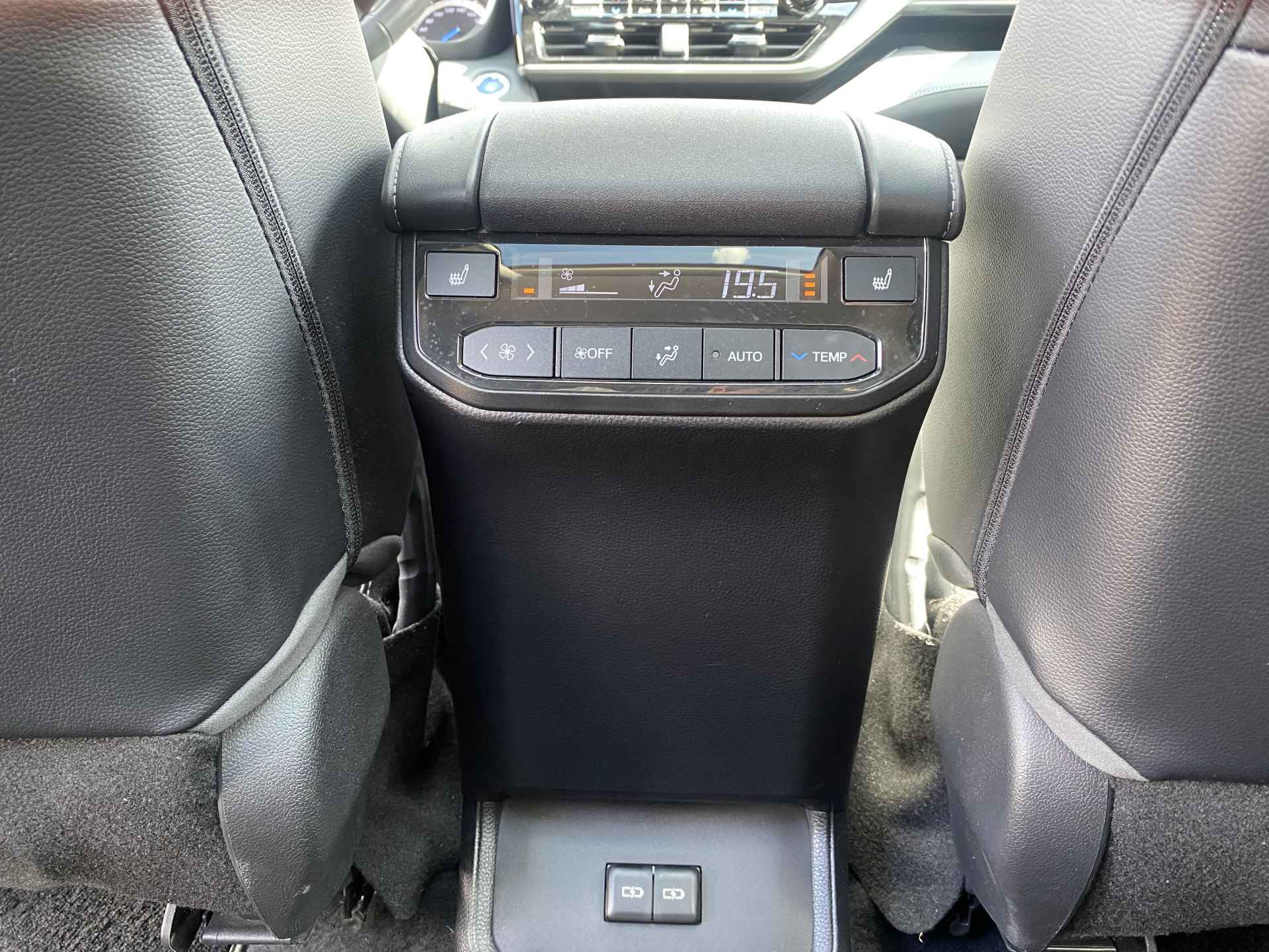 Toyota highlander 2.5 AWD Hybrid Premium Panoramadak HUD Treeplanken Memory Seat Full Option! - 14/46