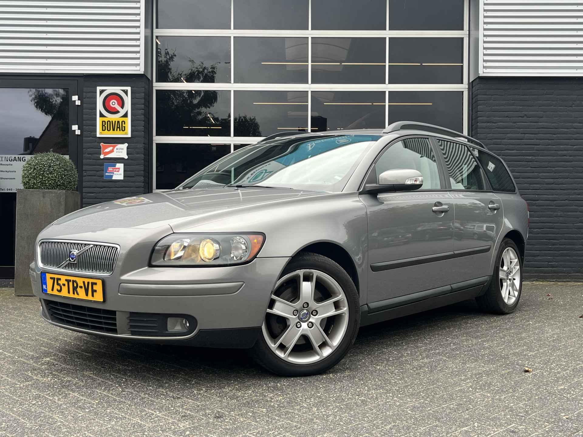 Volvo V50 2.4 Edition I, Handgas, Automaat, Trekhaak, Cruise, PDC, NAP - 1/19