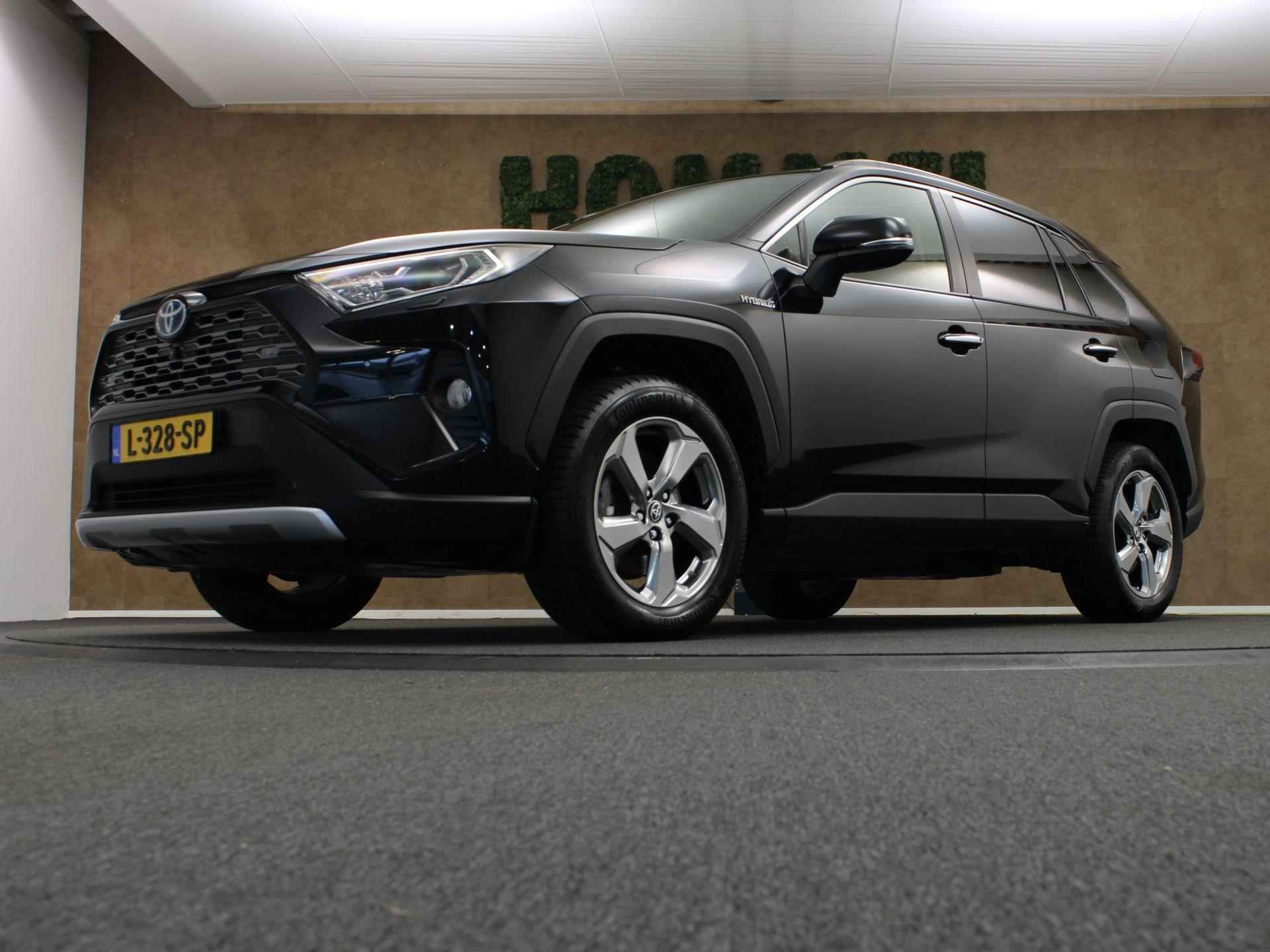 Toyota RAV4 2.5 Hybrid AWD Executive -  VASTE TREKHAAK - TREKGEWICHT 1650 KG - 4 WIELAANDRIJVING - 18 INCH LICHT METALEN VELGEN - ALL SEASON BANDEN - ELEKTRISCHE ACHTERKLEP - LEDEREN BEKLEDING - 360 GRADEN CAMERA - VOORSTOELEN EN ACHTERBANK VERWARMD - PANORAMADAK - PARKEERSENSOREN VOOR EN ACHTER - 12/37