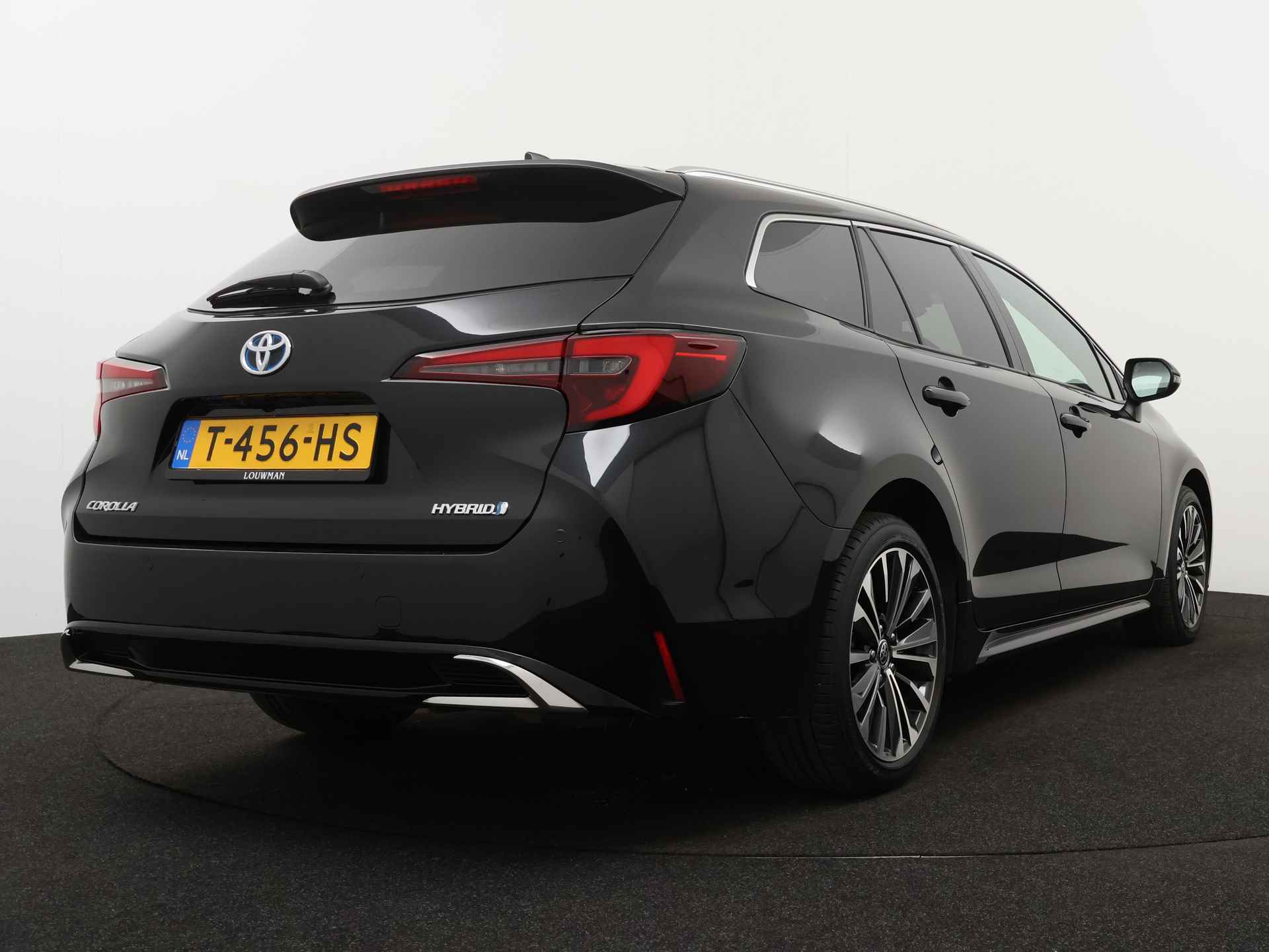 Toyota Corolla Touring Sports 1.8 Hybrid First Edition | Stoelverwarming | Parkeersensoren | Navigatie | Elektrisch bedienbare achterklep | - 3/46