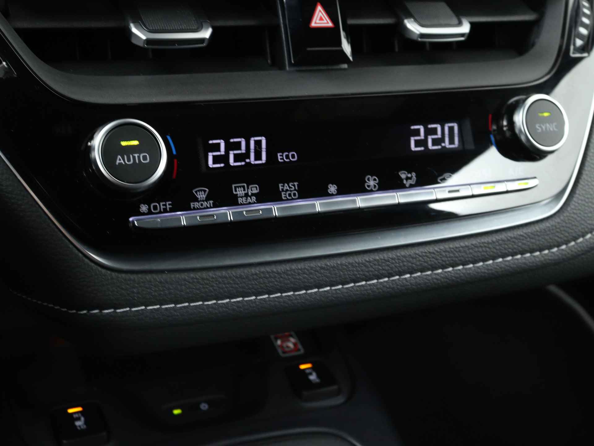 Toyota Corolla Touring Sports 1.8 Hybrid First Edition | Stoelverwarming | Parkeersensoren | Navigatie | Elektrisch bedienbare achterklep | - 12/46