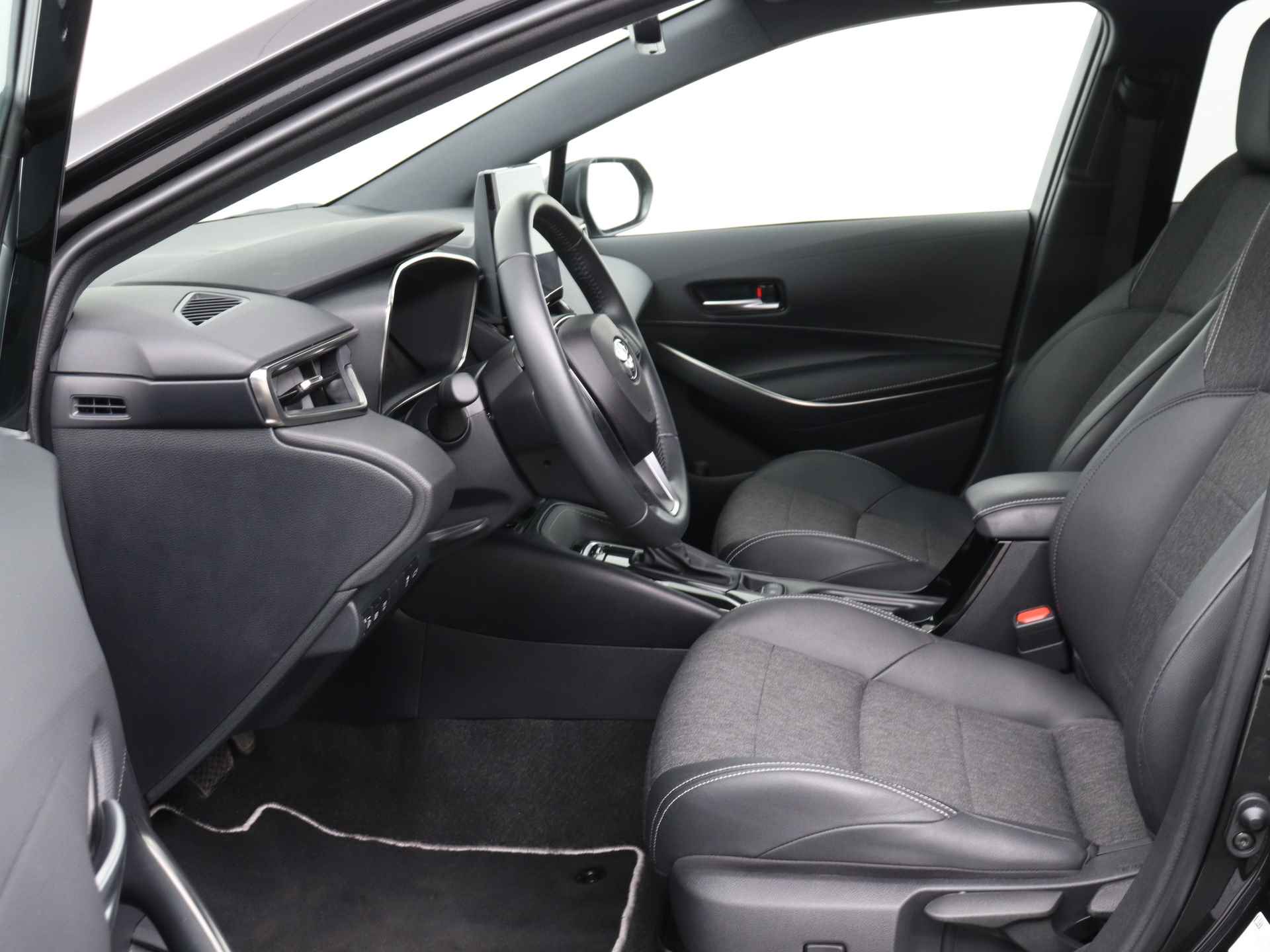 Toyota Corolla Touring Sports 1.8 Hybrid First Edition | Stoelverwarming | Parkeersensoren | Navigatie | Elektrisch bedienbare achterklep | - 20/46