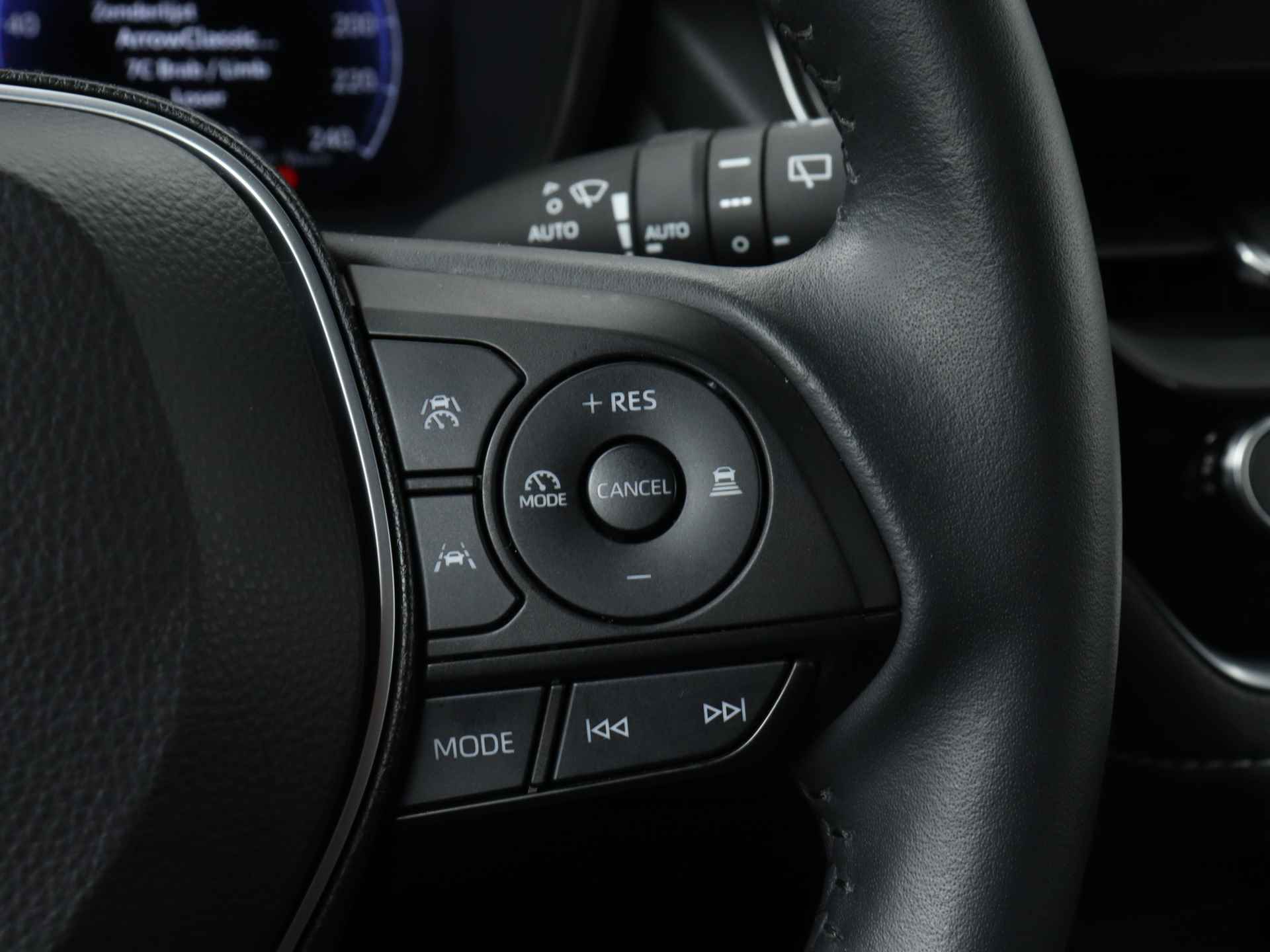 Toyota Corolla Touring Sports 1.8 Hybrid First Edition | Stoelverwarming | Parkeersensoren | Navigatie | Elektrisch bedienbare achterklep | - 23/46