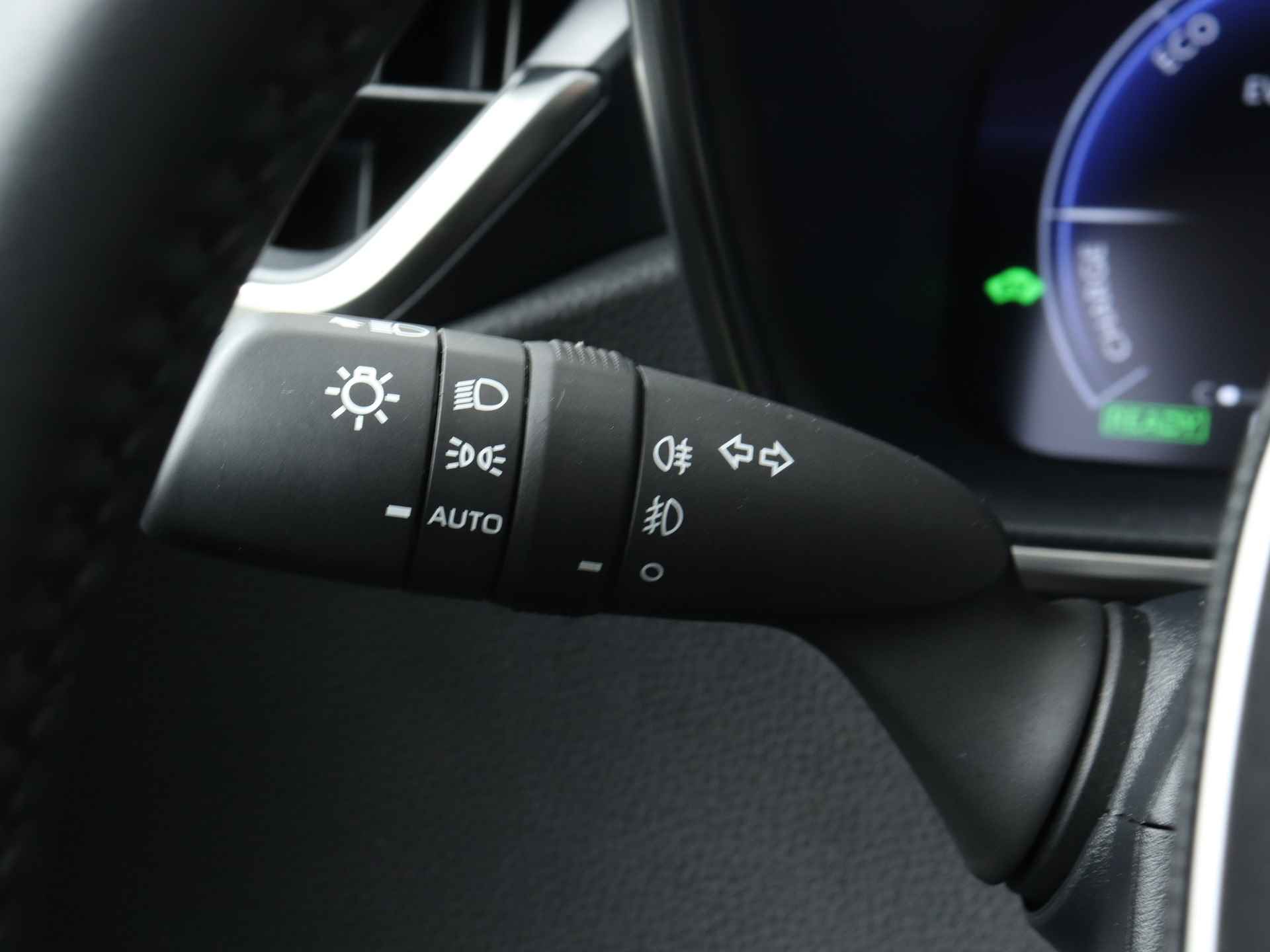 Toyota Corolla Touring Sports 1.8 Hybrid First Edition | Stoelverwarming | Parkeersensoren | Navigatie | Elektrisch bedienbare achterklep | - 24/46